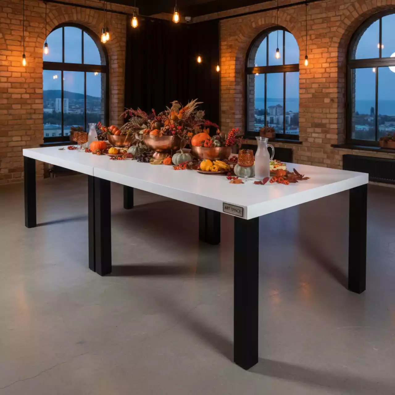 Аренда Стол Лидер 2 2400х800 белый черный в отеле Radisson Lazurnaya — ART SPACE