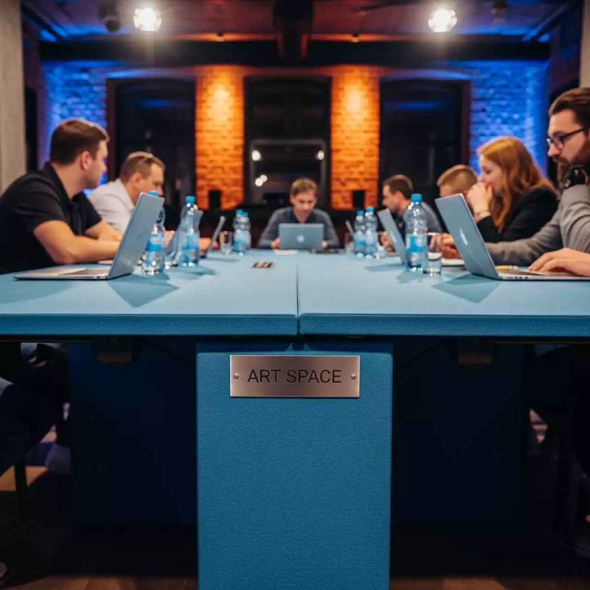 Аренда Стол Лидер 9 D800 с чехлом 05 в отеле Radisson Lazurnaya — ART SPACE