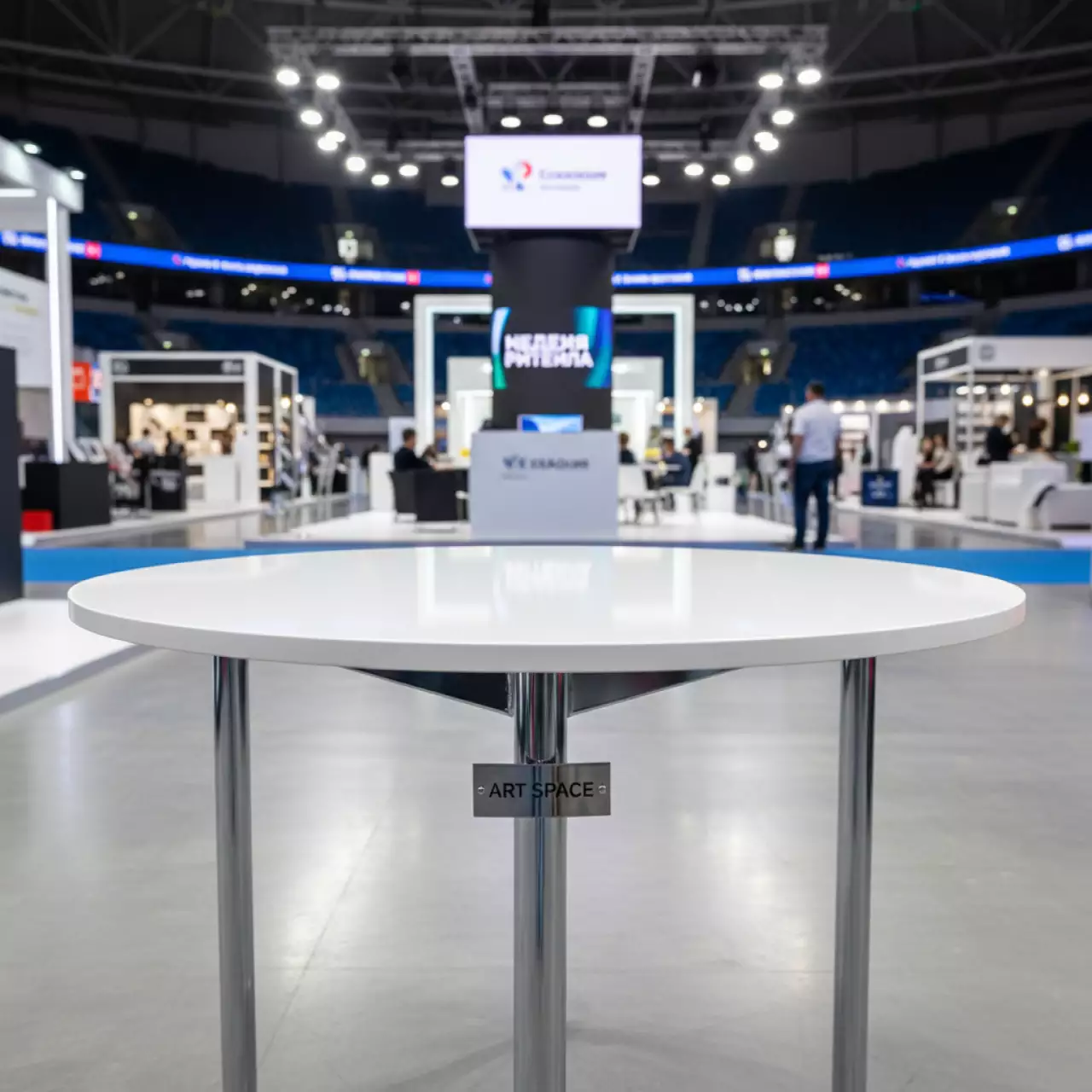 Аренда Стол Лидер 9 D 80 см белый белый в VK Stadium Sirius — ART SPACE
