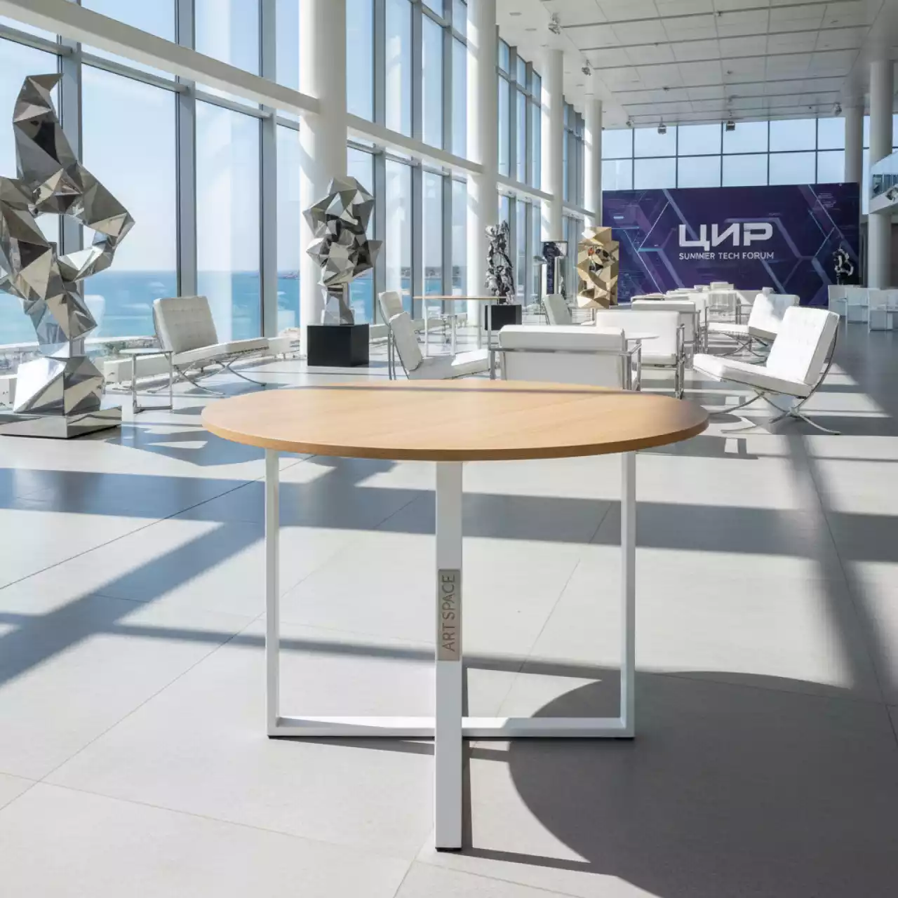 Аренда Стол Лидер 9 D 80 см дуб сонома белый каркас в комплексе Sea Galaxy — ART SPACE