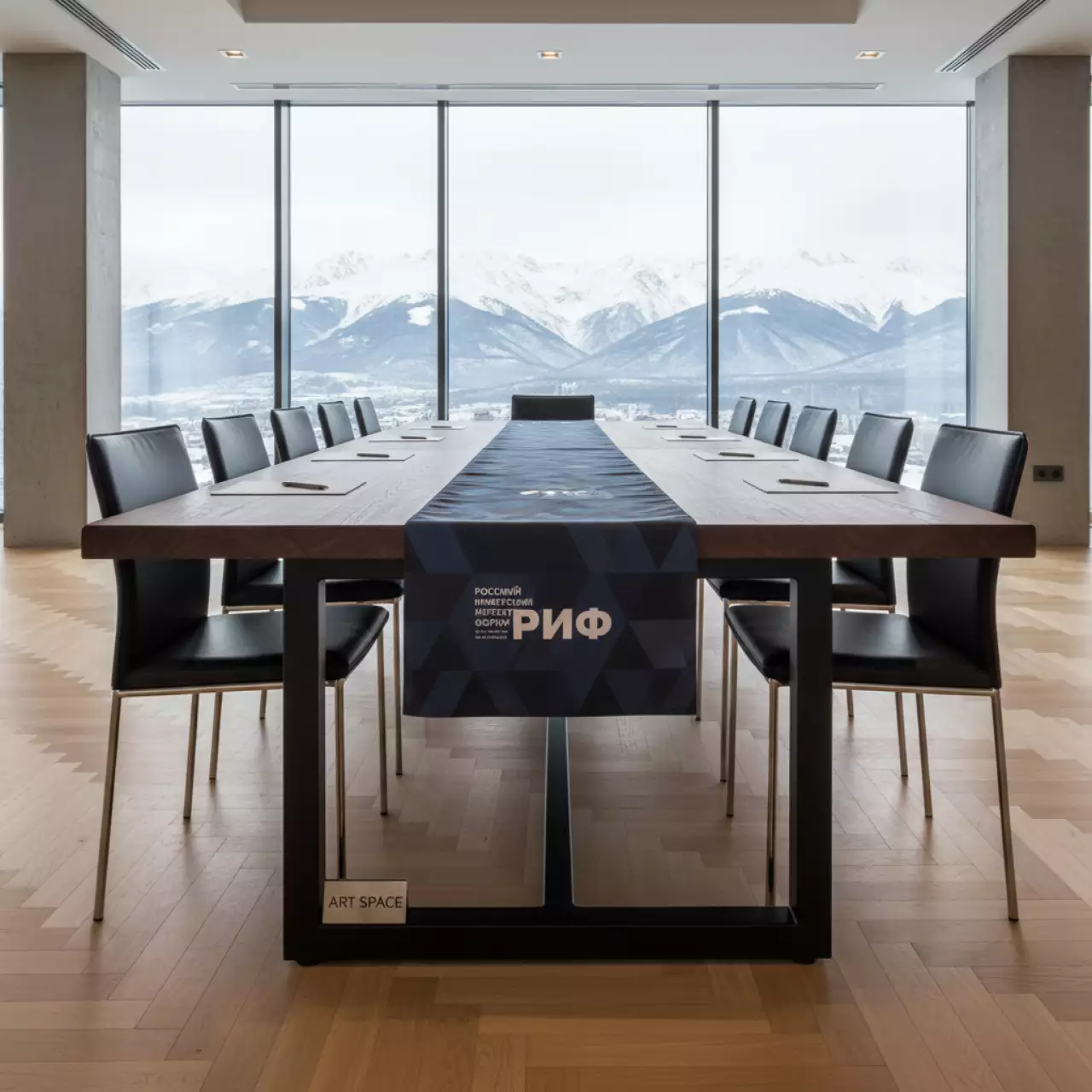 Аренда Стол Лофт А1 в Гранд Отель Поляна — ART SPACE