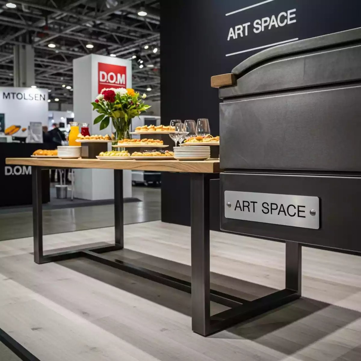 Аренда Стол Лофт Олдем в ресторане «D.O.M» — ART SPACE