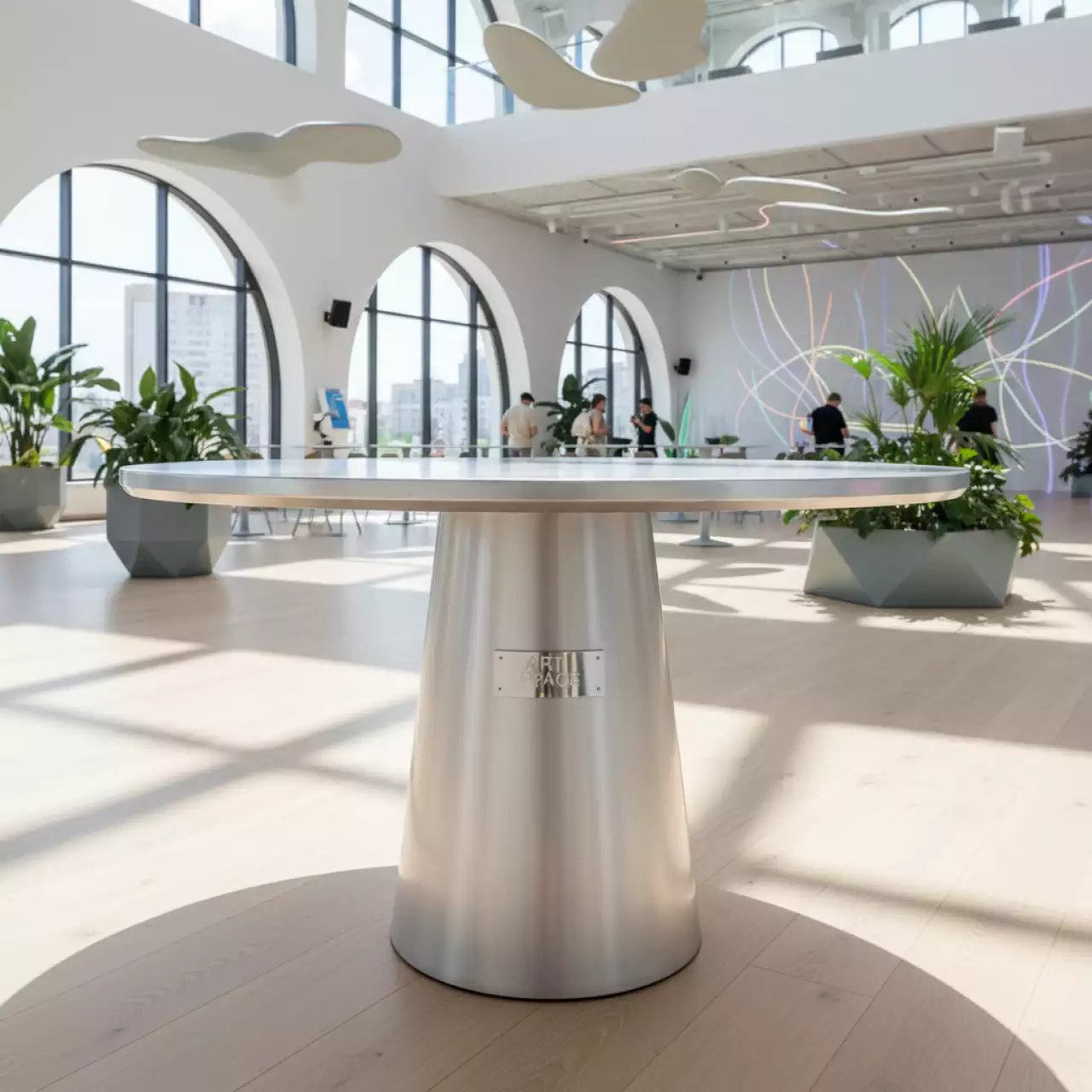 Аренда Стол металлический из литого алюминия круглый в ОКЦ «Галактика» — ART SPACE