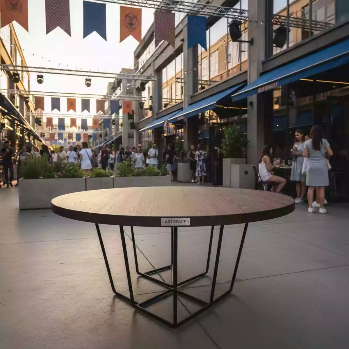 Аренда Стол Милан круглый Пруток мореный дуб диаметр 140 см в комплексе Sea Galaxy — ART SPACE