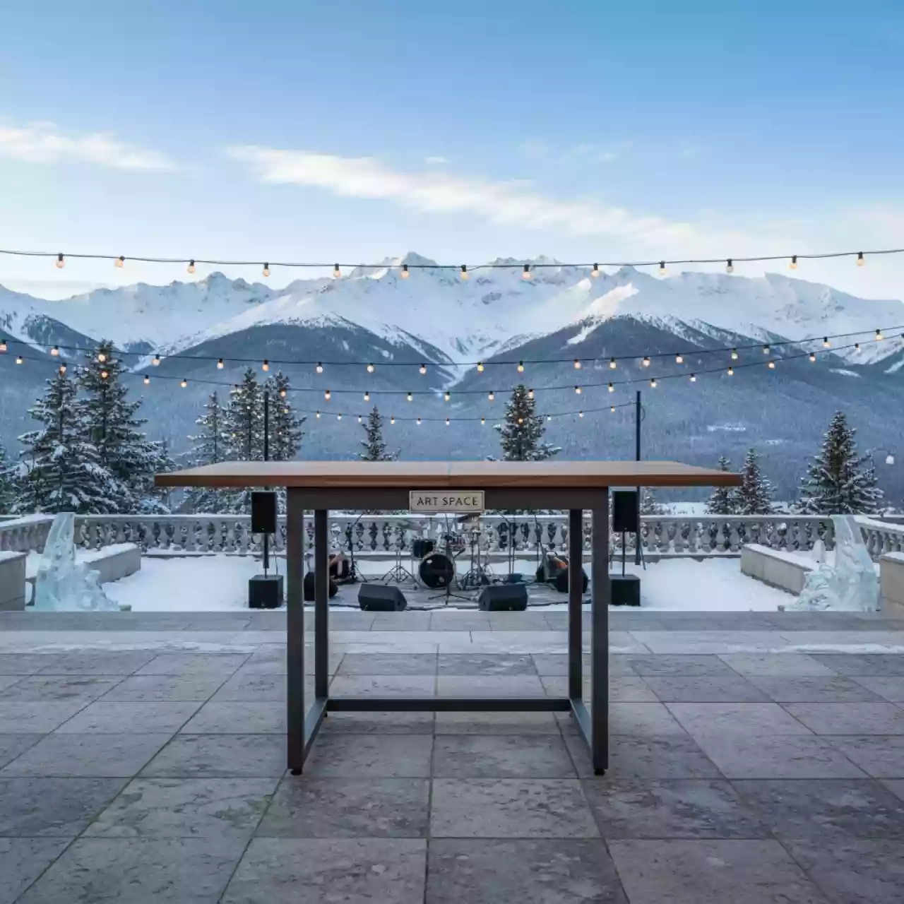 Аренда Стол мобильный складной орех антрацит 22 мм 80х70 в Green Flow Hotel — ART SPACE