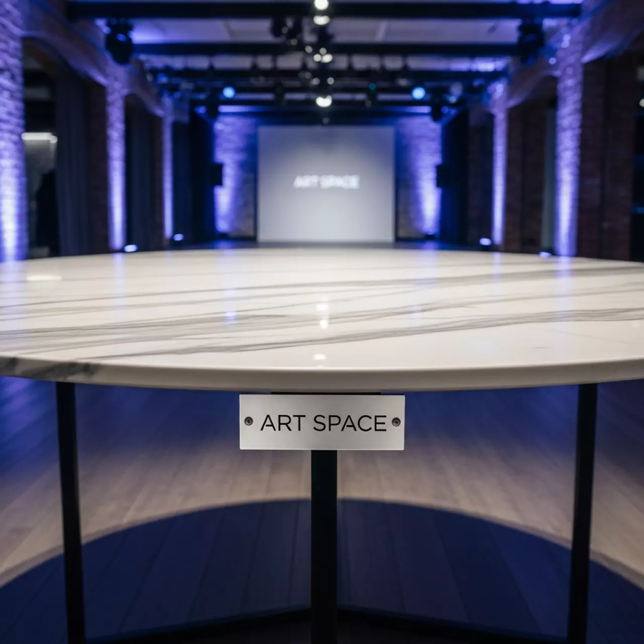 Аренда Стол мраморный белый 70 см в отеле «Звездный» — ART SPACE