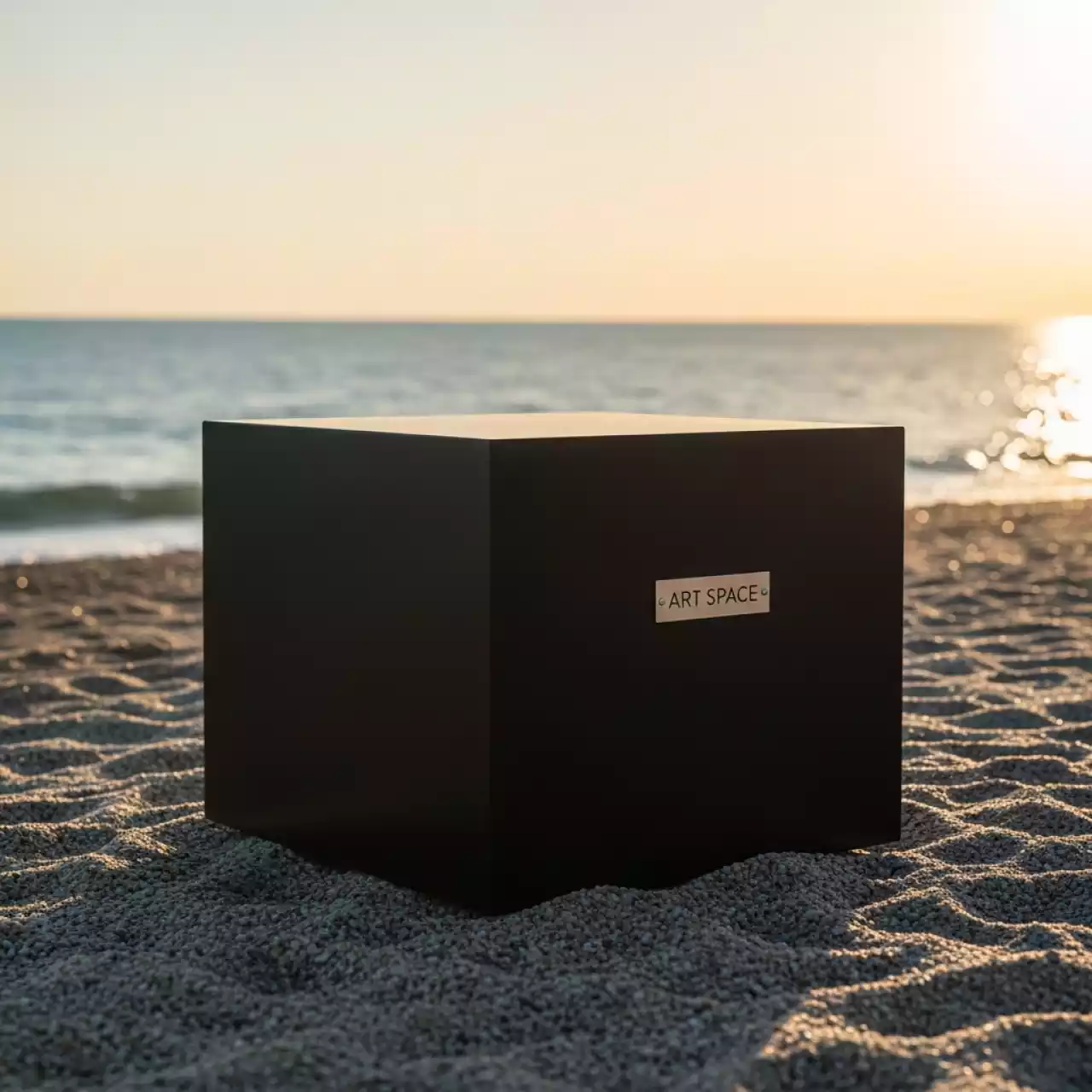 Аренда Стол низкий 55х55 см темный на пляже «Ривьера» — ART SPACE