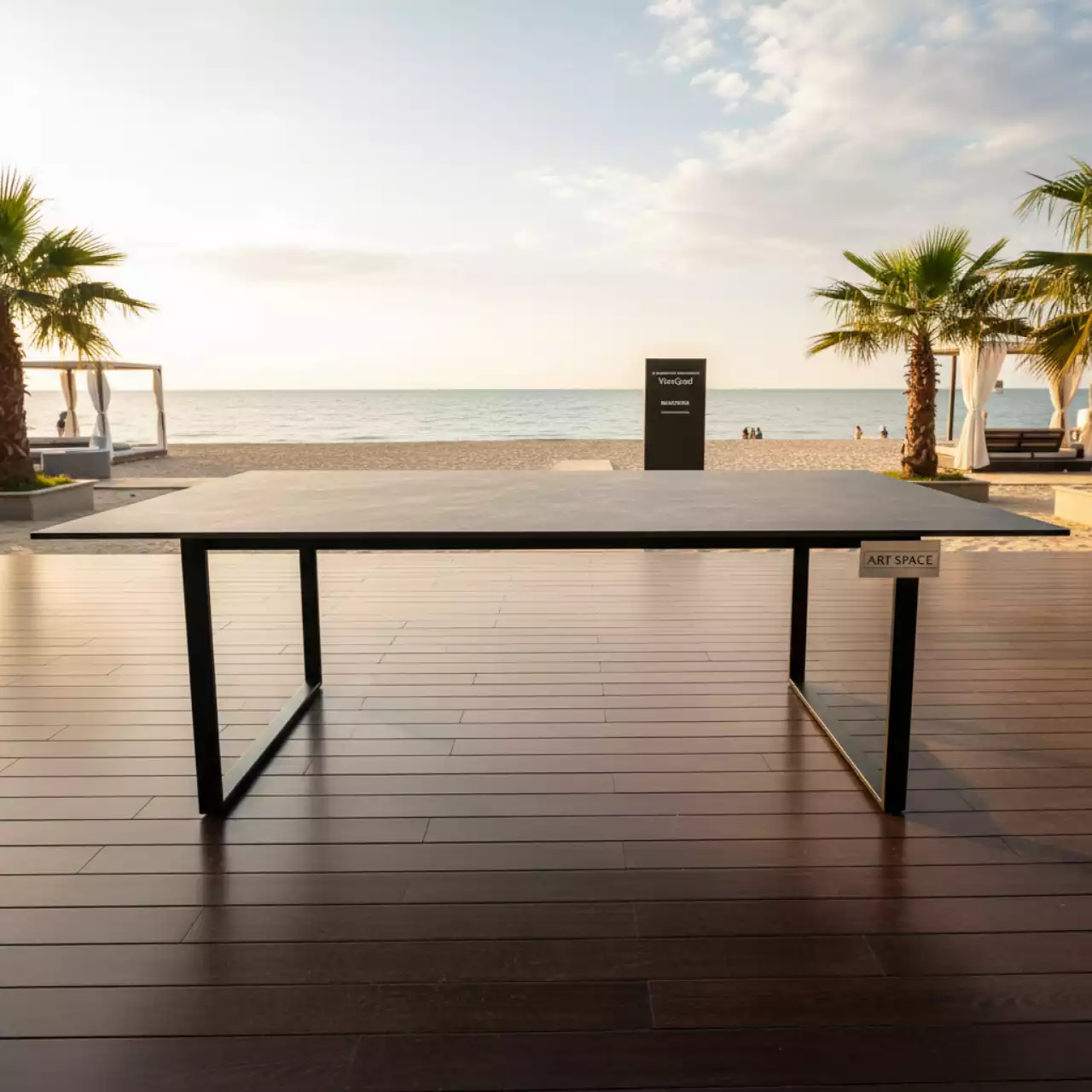 Аренда Стол обеденный Australia Sand Black 180х90х75 керамика металл черный в пляжном комплексе VinoGrad — ART SPACE