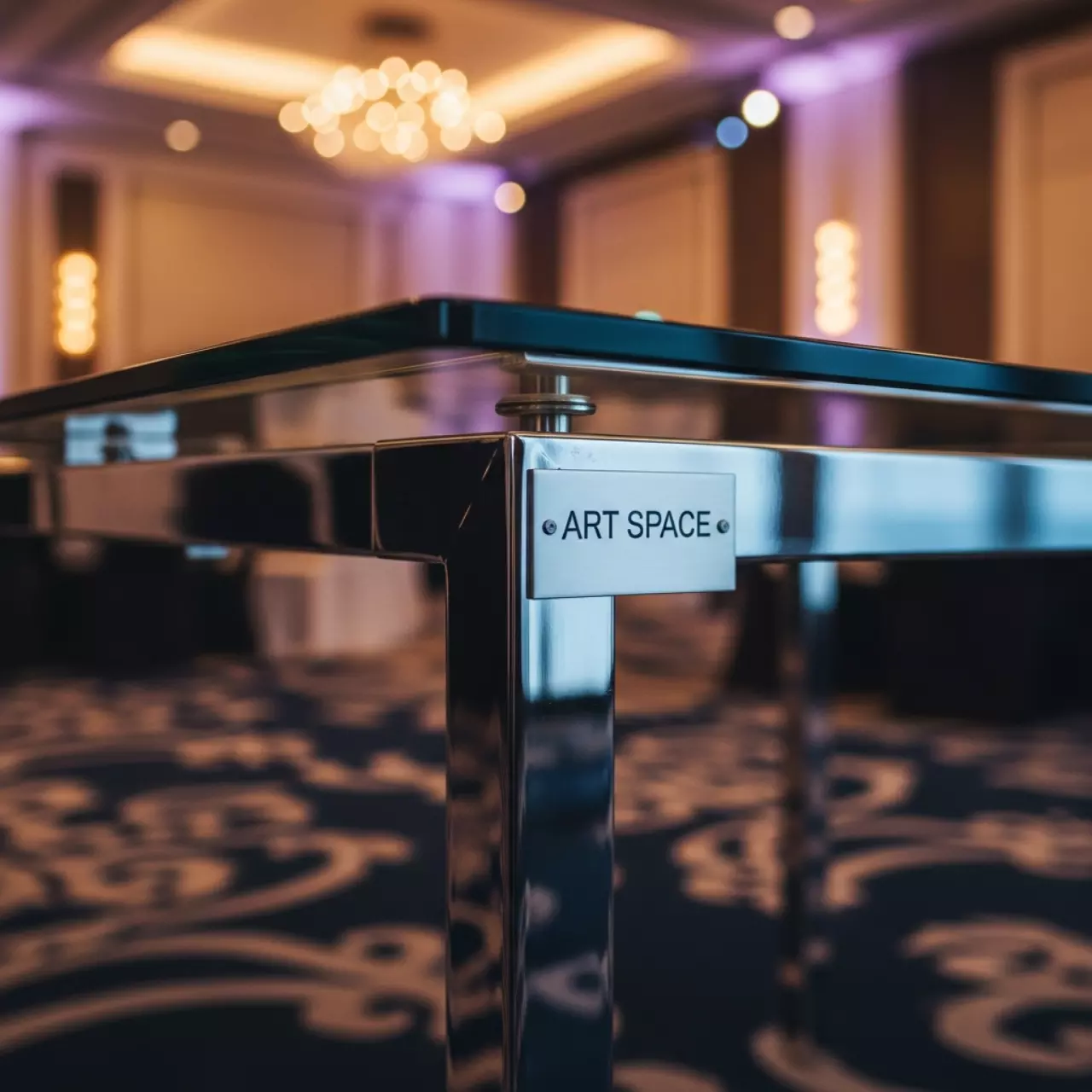 Аренда Стол обеденный Helpyourself стеклянный в Mövenpick Hotel — ART SPACE