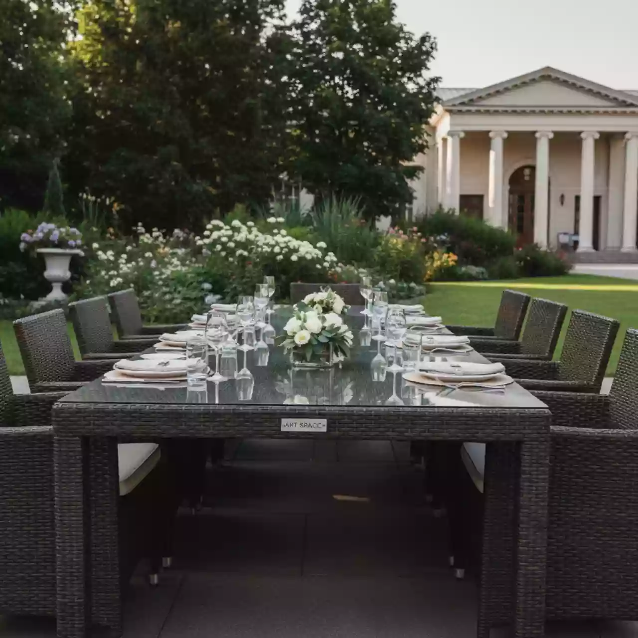 Аренда Стол обеденный из искусственного ротанга Кингстон Макси Dark Brown в Novotel Resort — ART SPACE