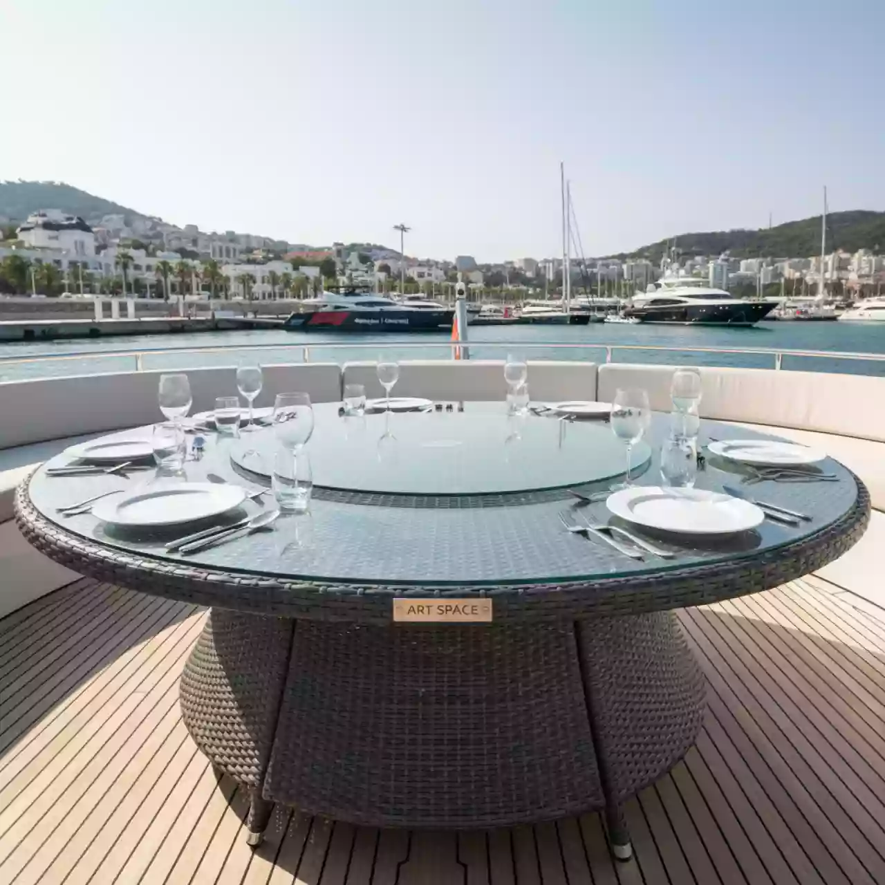 Аренда Стол обеденный круглый ROTANG LUX MALAGA D90 на VIP теплоходе (Морпорт Сочи) — ART SPACE