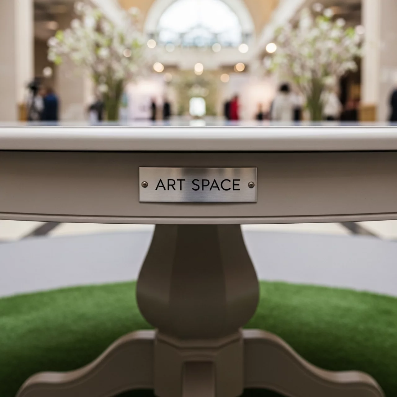 Аренда Стол обеденный круглый Rotang Lux Malaga D 130 в Delta Sirius — ART SPACE