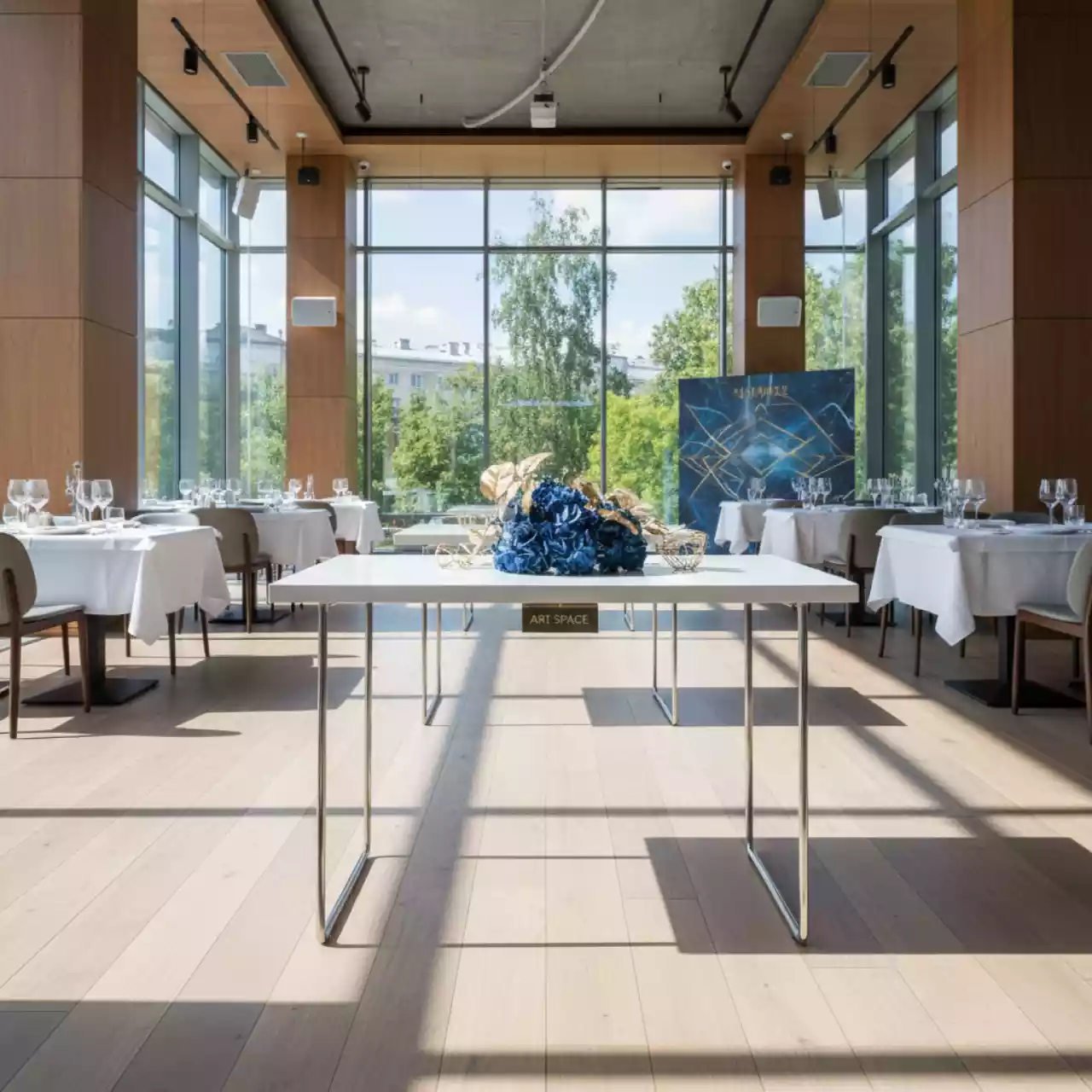 Аренда Стол обеденный ламинированный Slim в ресторане «Магадан» — ART SPACE