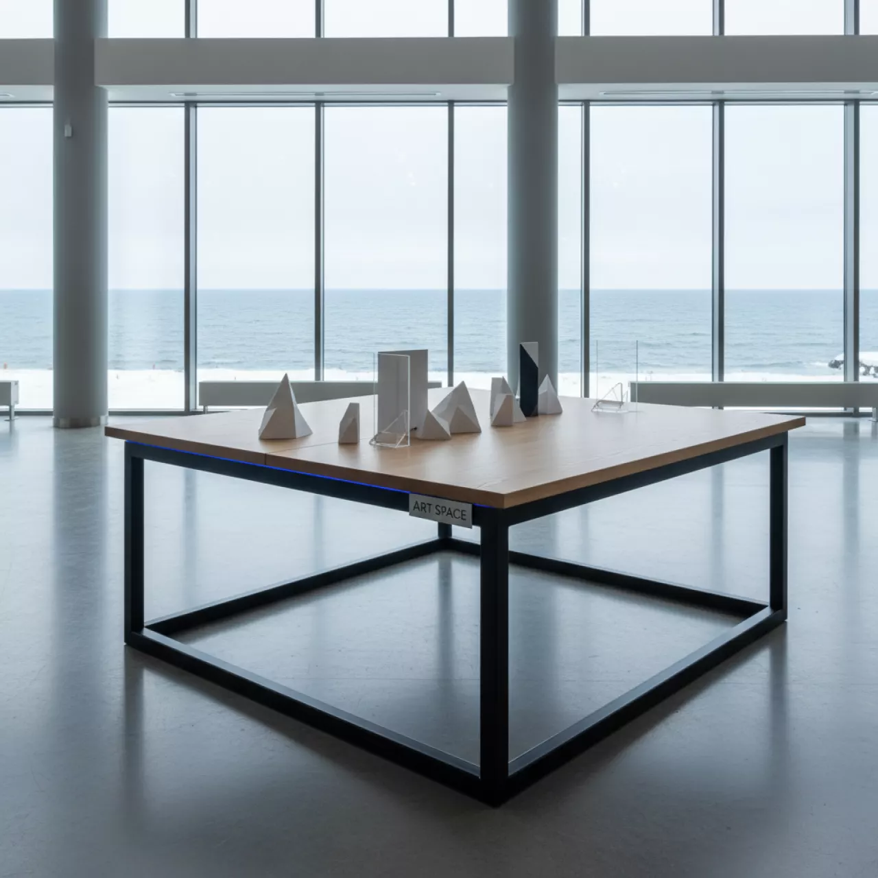 Аренда Стол обеденный металлический Belmar в отеле Radisson Lazurnaya — ART SPACE