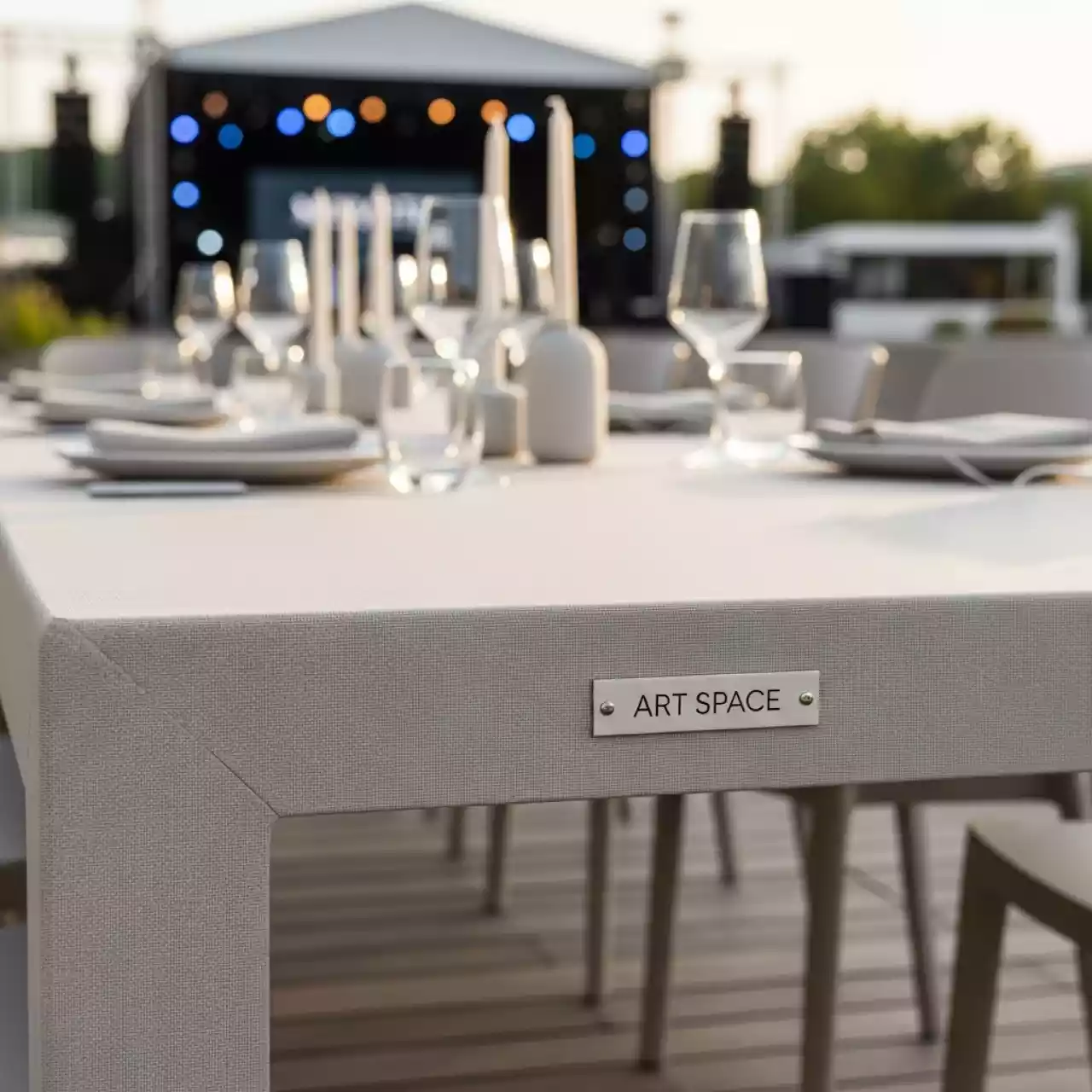 Аренда Стол обеденный пластиковый Eco Fixed лен в Novotel Resort — ART SPACE