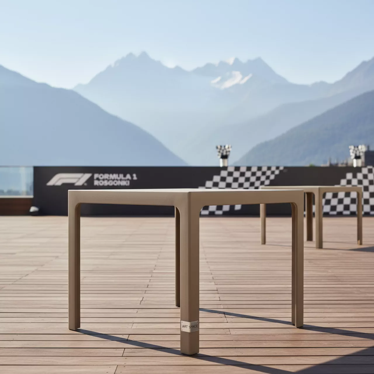 Аренда Стол обеденный пластиковый Eco Fixed тортора 700х700х750 мм в Гранд Отель Поляна — ART SPACE