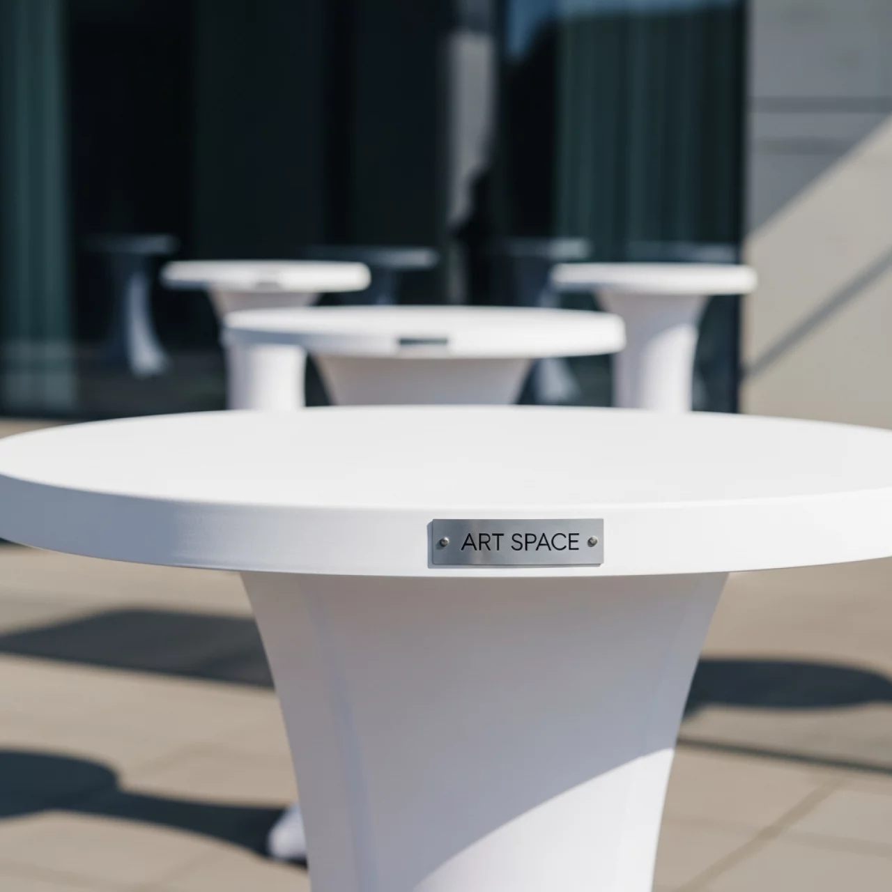 Аренда Стол обеденный пластиковый Step Step Mini белый Ø605х765 мм в ресторане «Сыроварня» — ART SPACE