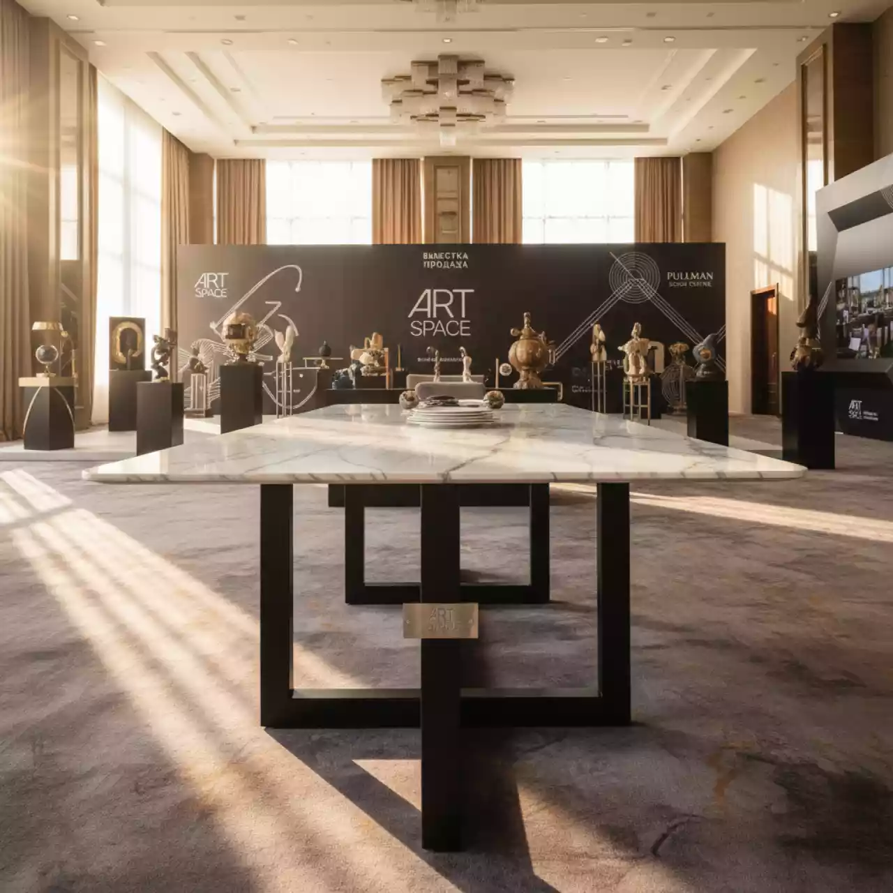 Аренда Стол обеденный Retort раскладной белый мрамор черный в Pullman Sochi Centre — ART SPACE