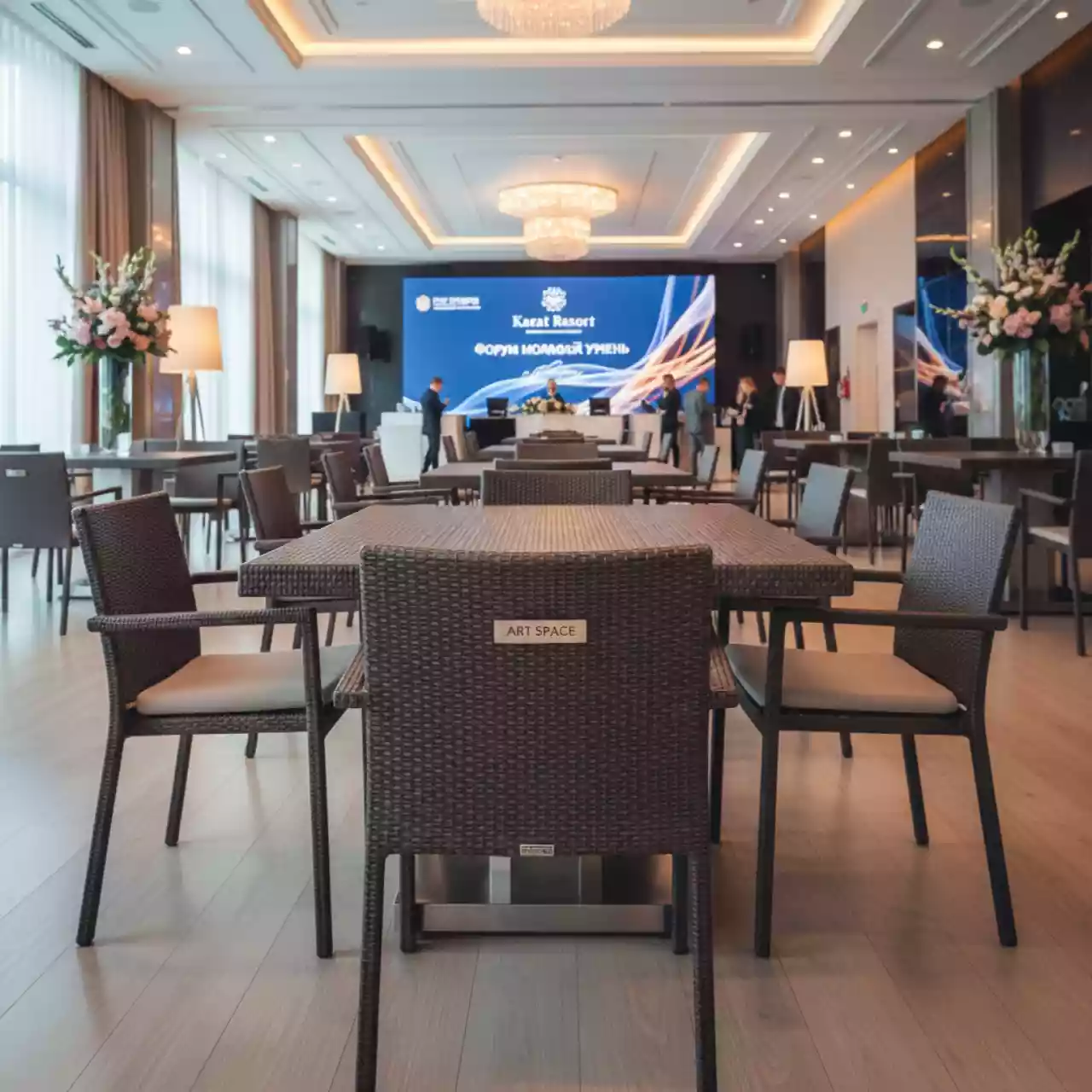 Аренда Стол обеденный Yalta Kvatrо 95х95 темно коричневый пластик под искусственный ротанг в Karat Resort — ART SPACE