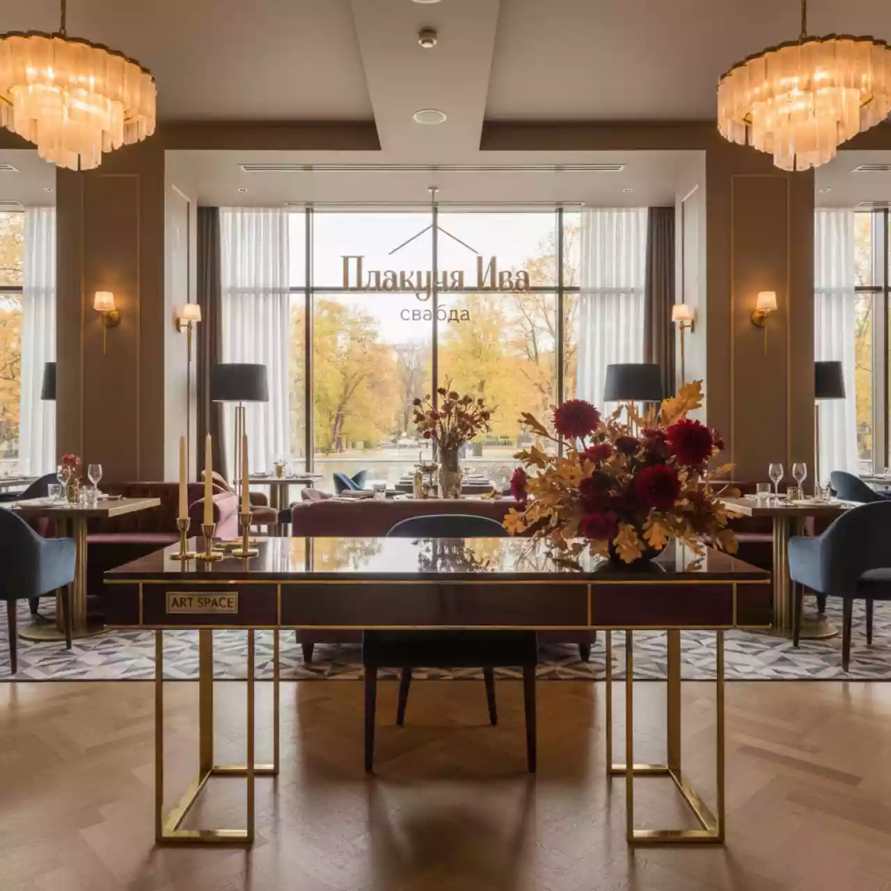 Аренда Стол офисный в ресторане «Плакучая Ива» — ART SPACE