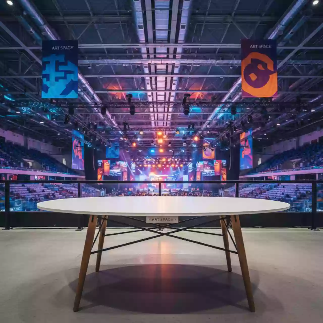 Аренда Стол овальный Eames в ледовой арене «Шайба» — ART SPACE