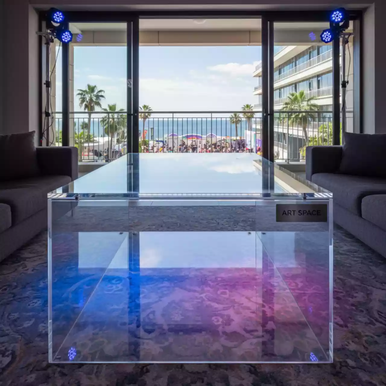 Аренда Стол Paden Clear в гранд-отеле «Жемчужина» — ART SPACE