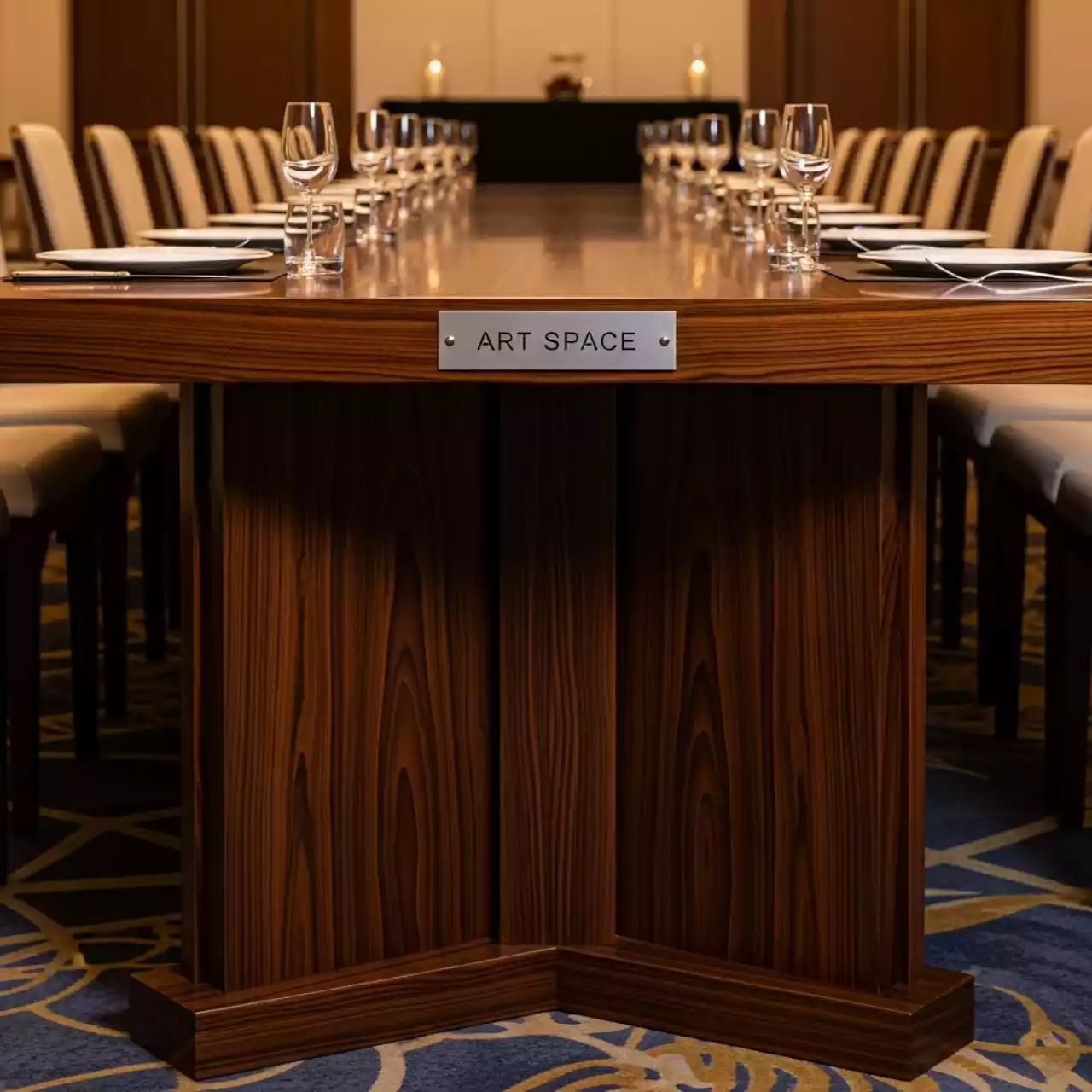 Аренда Стол переговорный прямоугольный коричневый 250х110 см в отеле Radisson Lazurnaya — ART SPACE