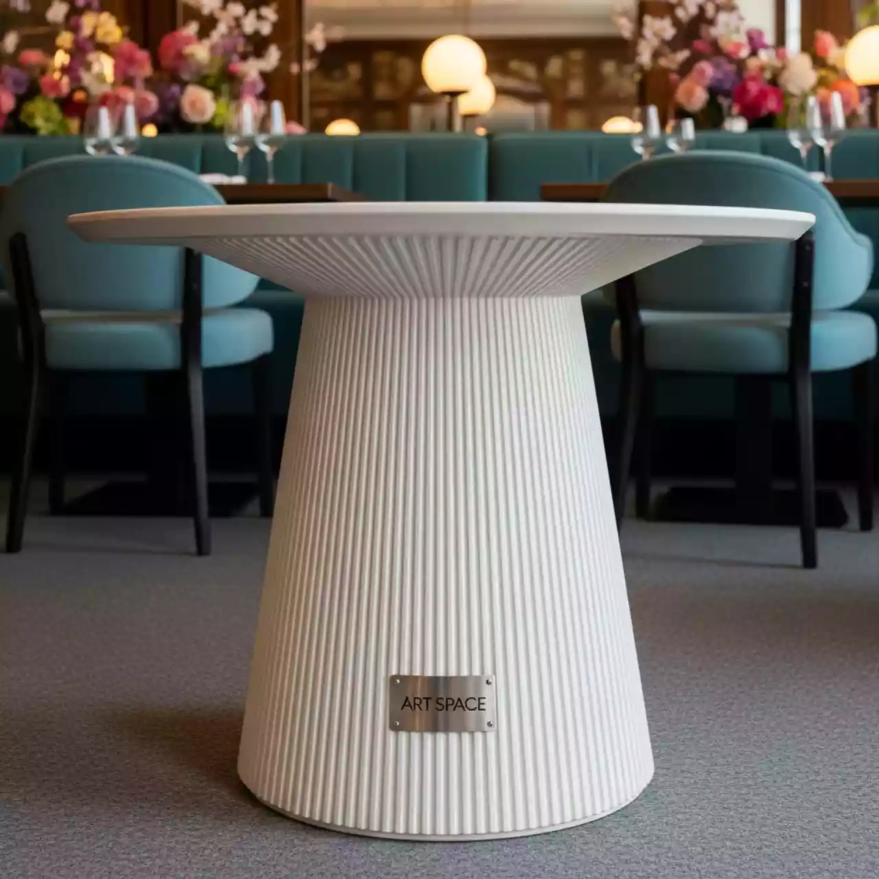 Аренда Стол пластиковый Fade Ø700х730 мм в ресторане «D.O.M» — ART SPACE