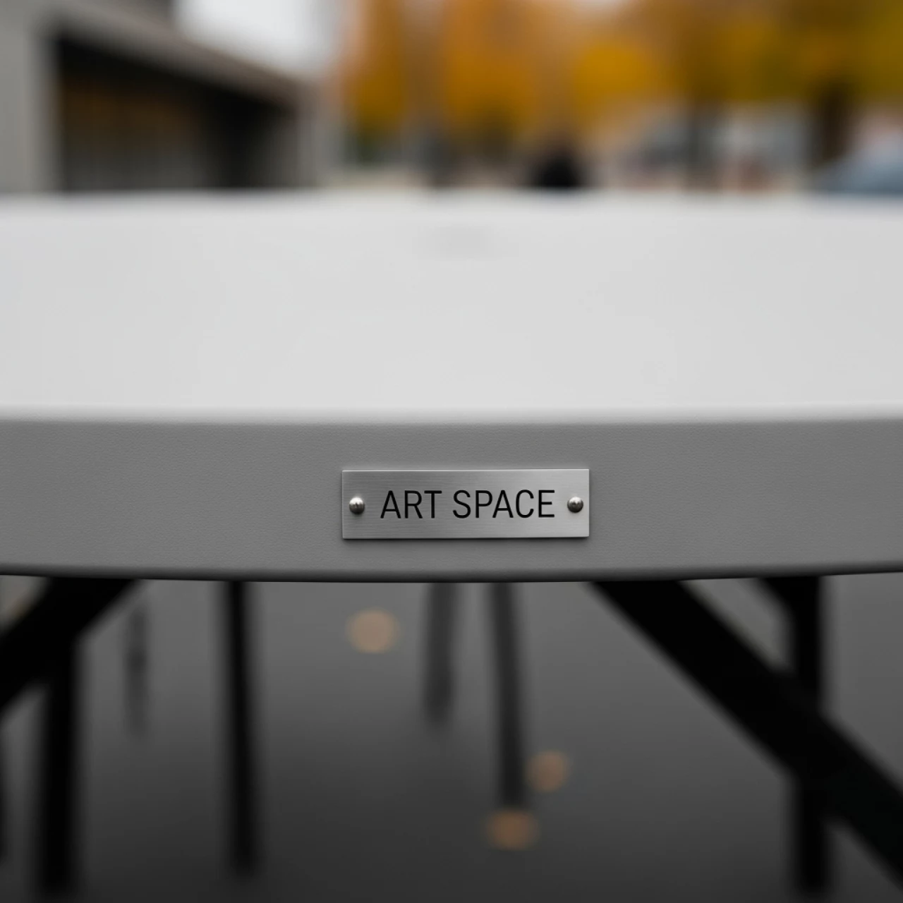 Аренда Стол пластиковый круглый 90 см на площадке Rosa Peak (2320м) — ART SPACE