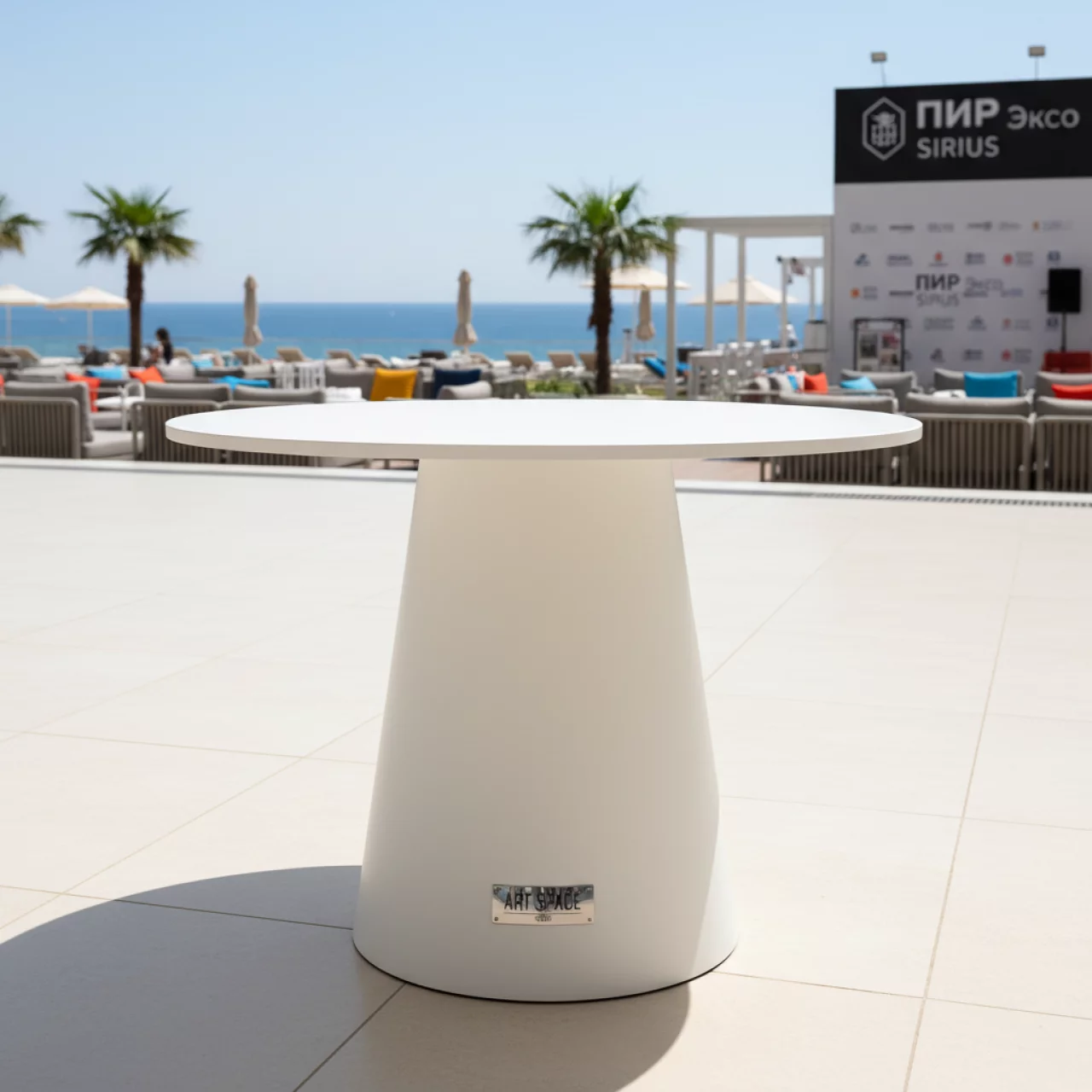 Аренда Стол пластиковый обеденный Combo 70 в Gamma Sirius — ART SPACE