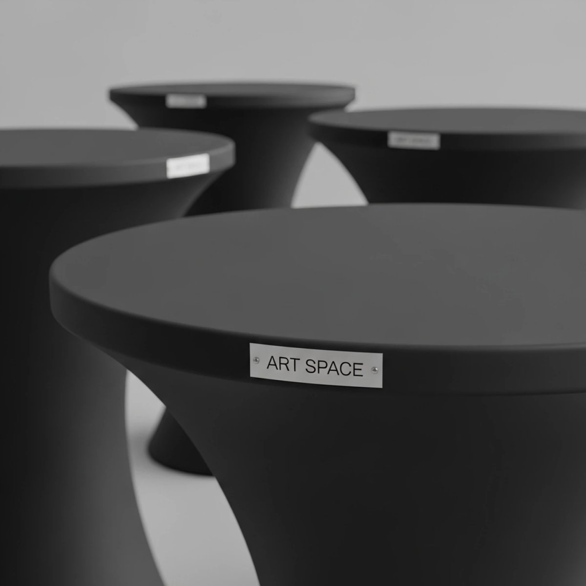 Аренда Стол пластиковый обеденный Spritz Spritz Mini антрацит Ø605х400 765 мм в Red Arena — ART SPACE