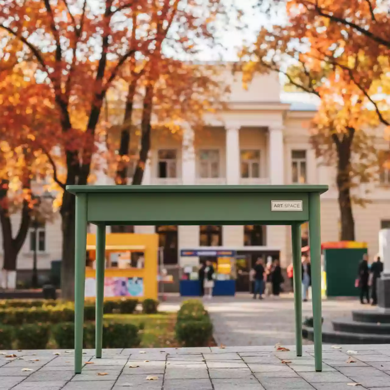 Аренда Стол пластиковый обеденный Step Step Mini агава 605х400 765 мм в санатории «Черноморье» — ART SPACE