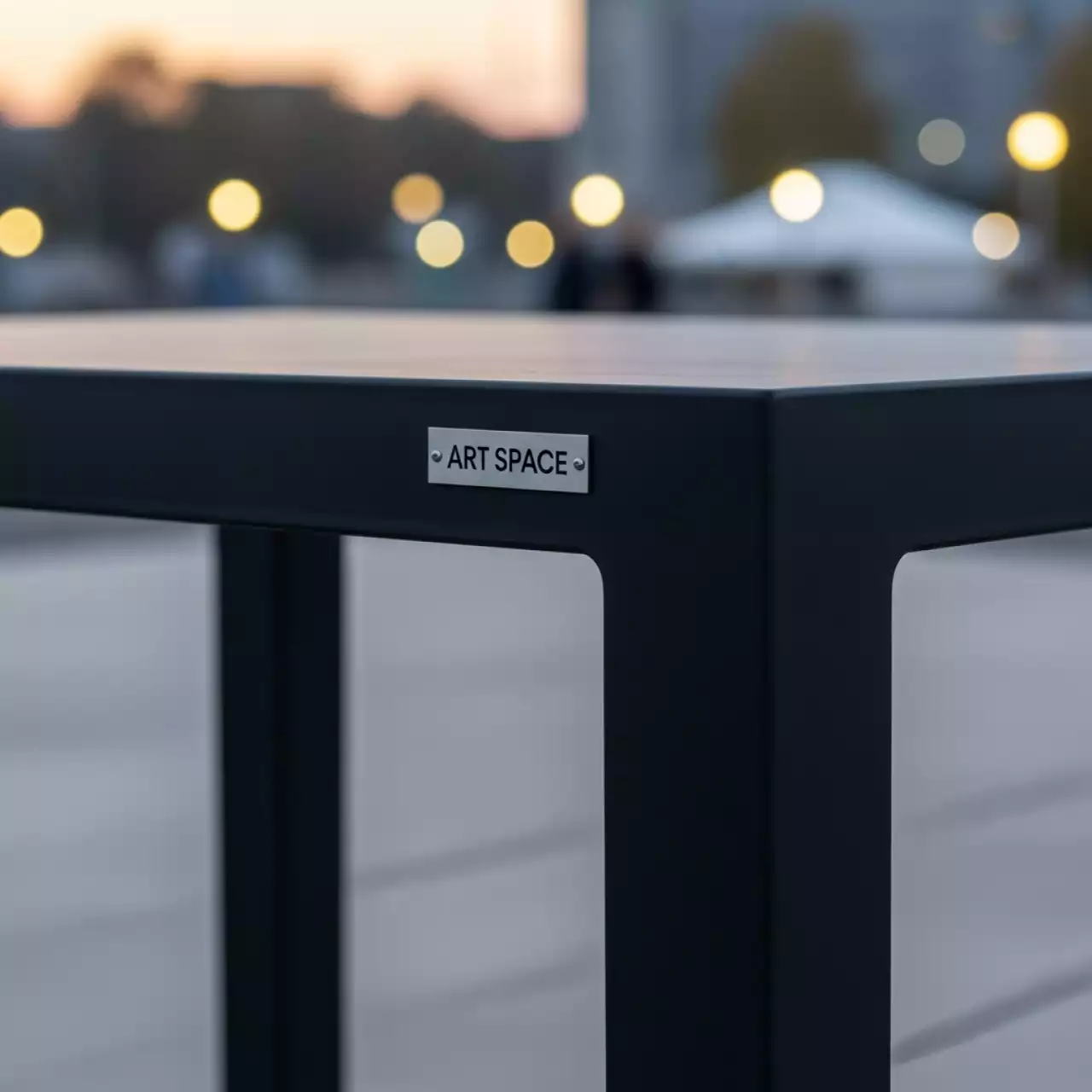 Аренда Стол пластиковый Rabbit Tree черный 900х700х780 мм на Имеретинской набережной — ART SPACE