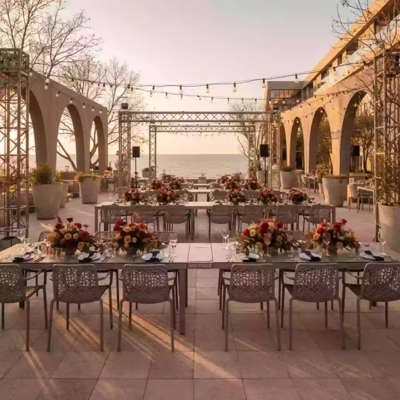 Аренда Стол пластиковый раздвижной Libeccio в Grand Karat Sochi — ART SPACE