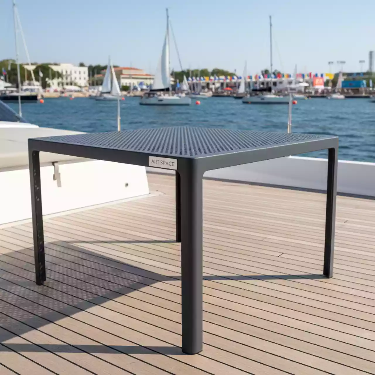 Аренда Стол пластиковый Sky Table на парусной регате (Сочи) — ART SPACE