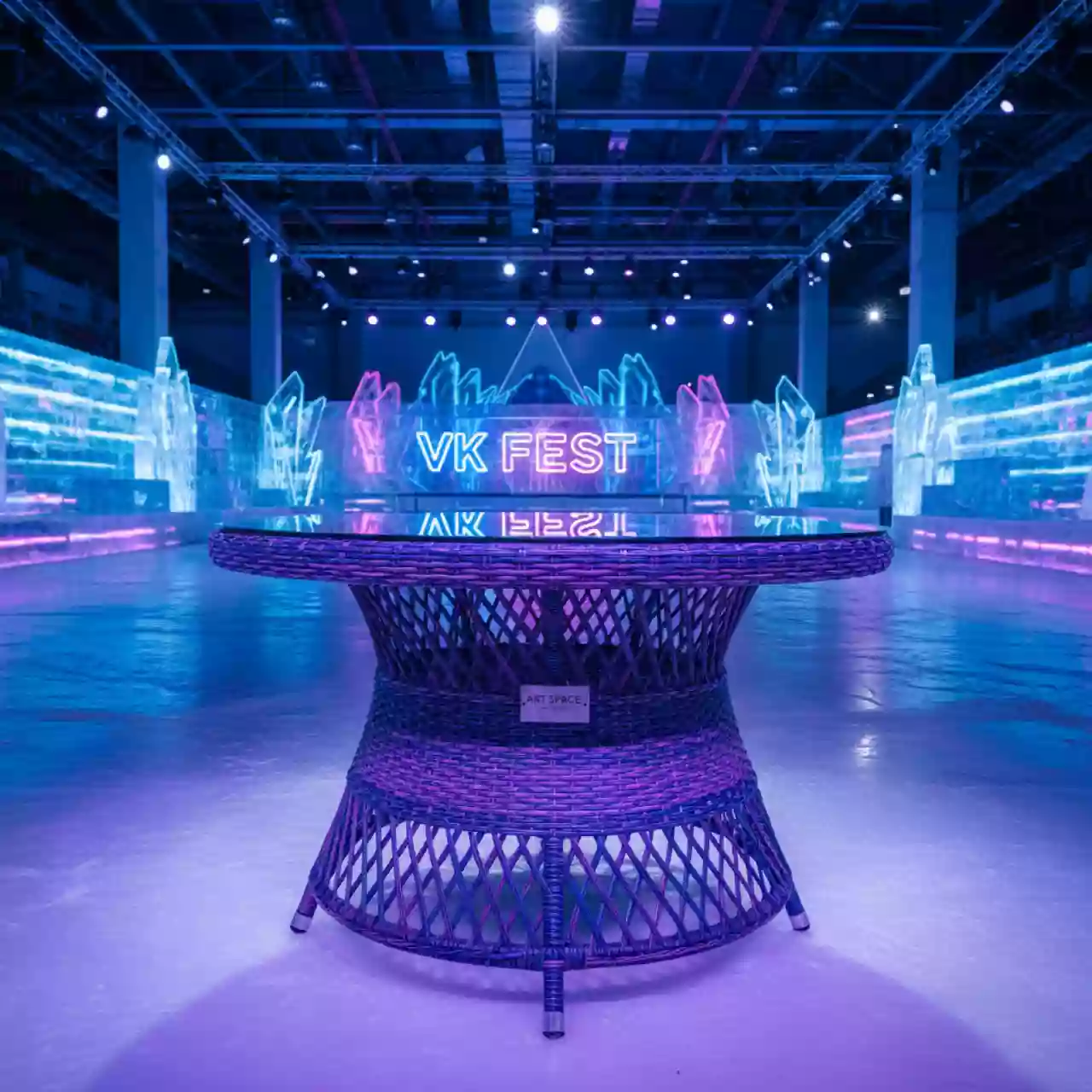 Аренда Стол плетеный обеденный Alga Dining Table 90 в ледовом дворце «Роза Хутор» — ART SPACE