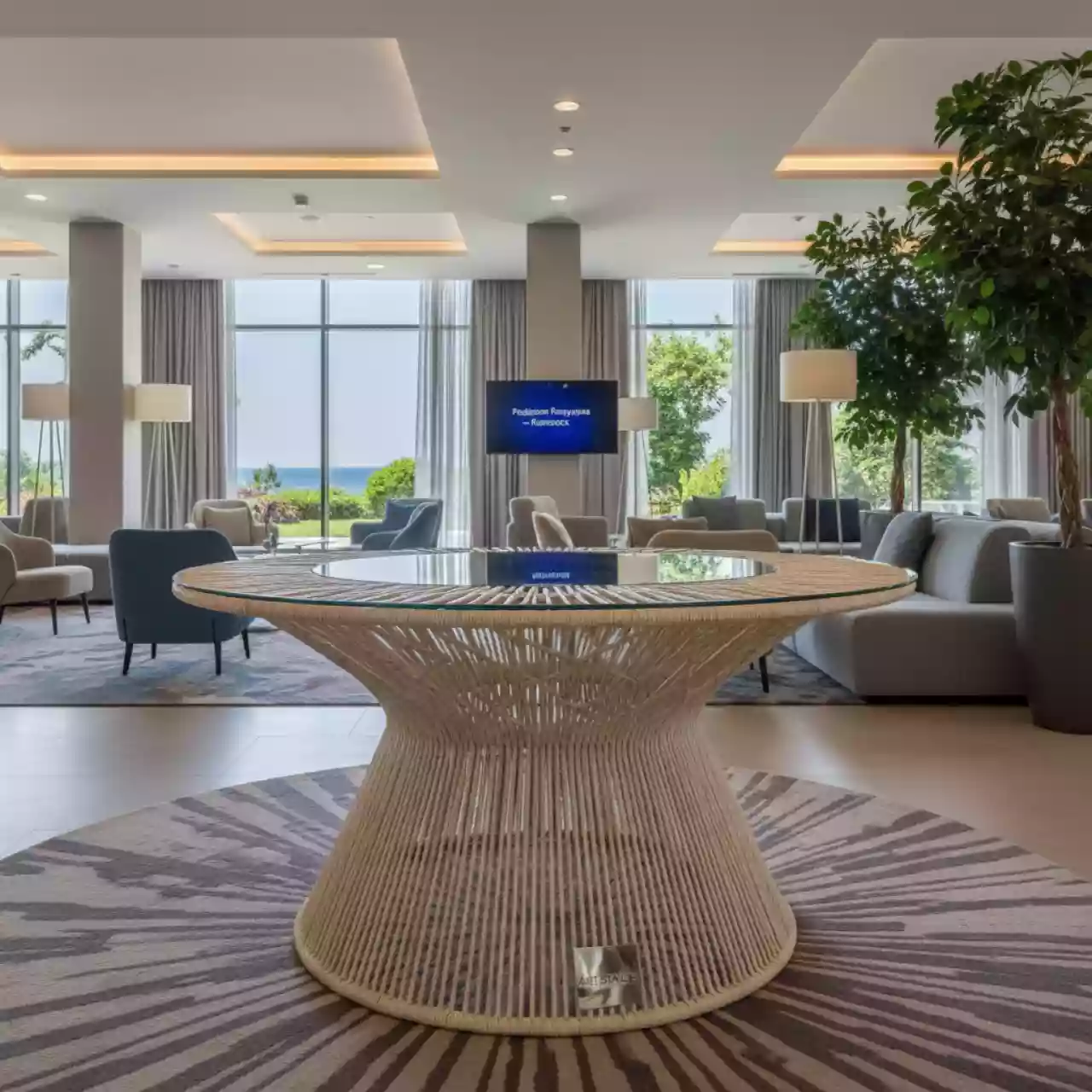 Аренда Стол плетеный обеденный Barcelona в отеле Radisson Lazurnaya — ART SPACE