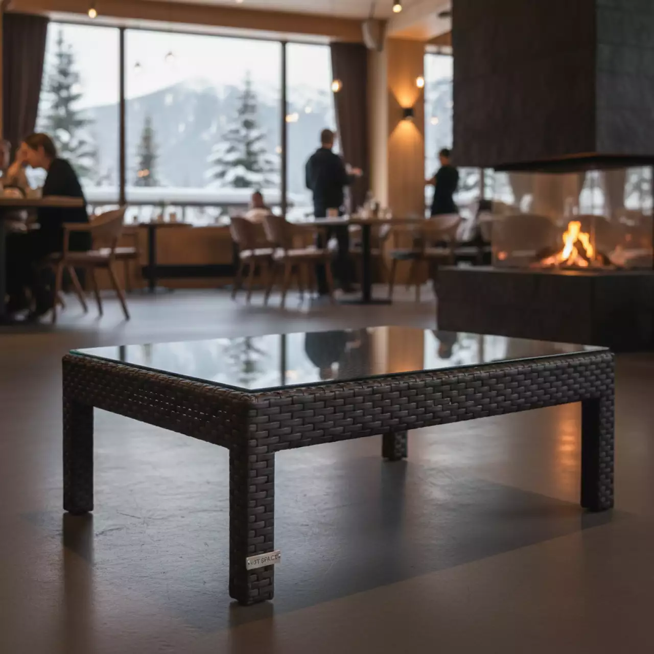 Аренда Стол плетеный со стеклом коричневый прямоугольный 81х42 см 20 348 в ресторане «Высота 5642» — ART SPACE