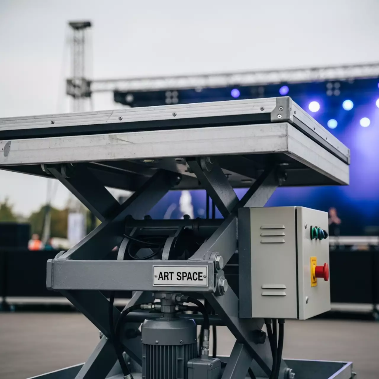 Аренда Стол подъемный гидравлический Tisel HTG100 в парке «Ривьера» — ART SPACE