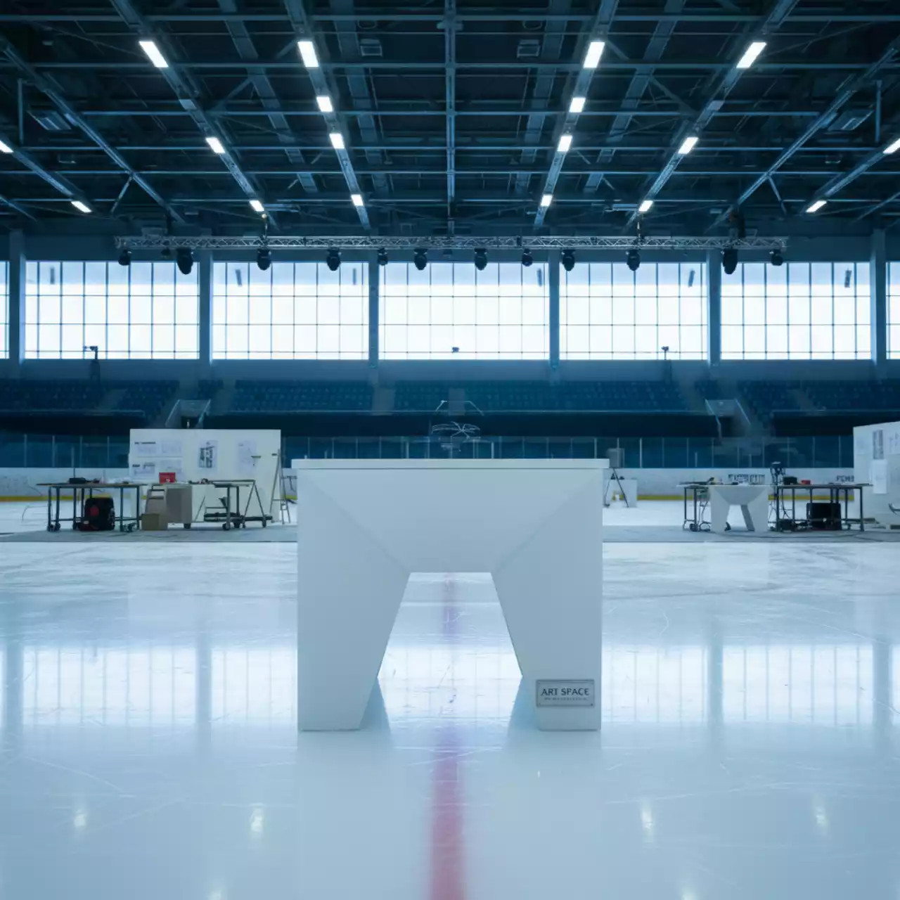 Аренда Стол придиванный Romario White в ледовом дворсе «Роза Хутор» — ART SPACE