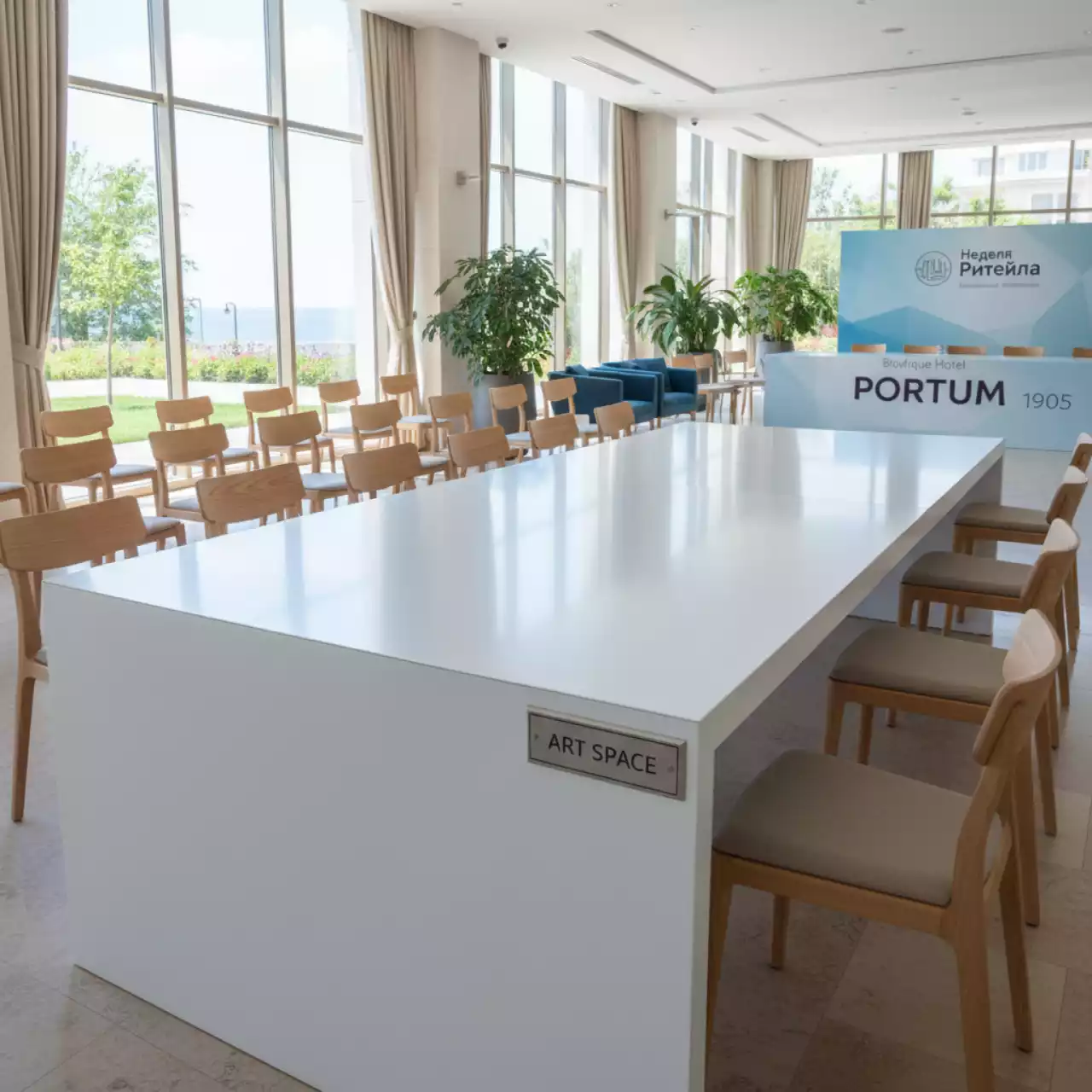 Аренда Стол прямоугольный белый 150х50 см 02 595WT в Boutique Hotel PORTUM 1905 — ART SPACE