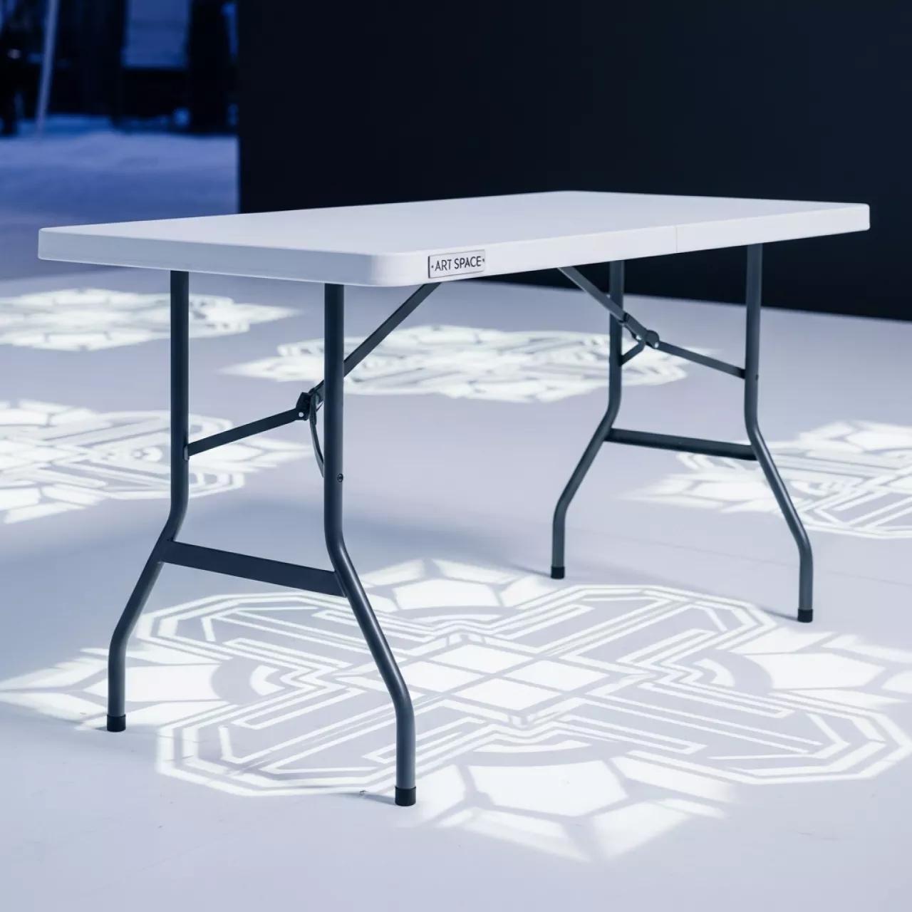 Аренда Стол прямоугольный пластик 183х75 см на Медальной площади — ART SPACE