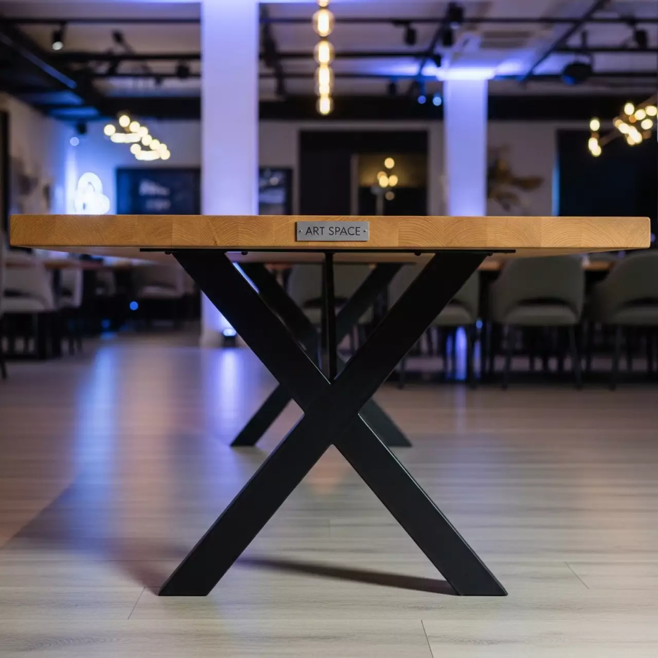 Аренда Стол прямоугольный X Loft деревянный с черными ножками в ресторане «Баран-Рапан» — ART SPACE