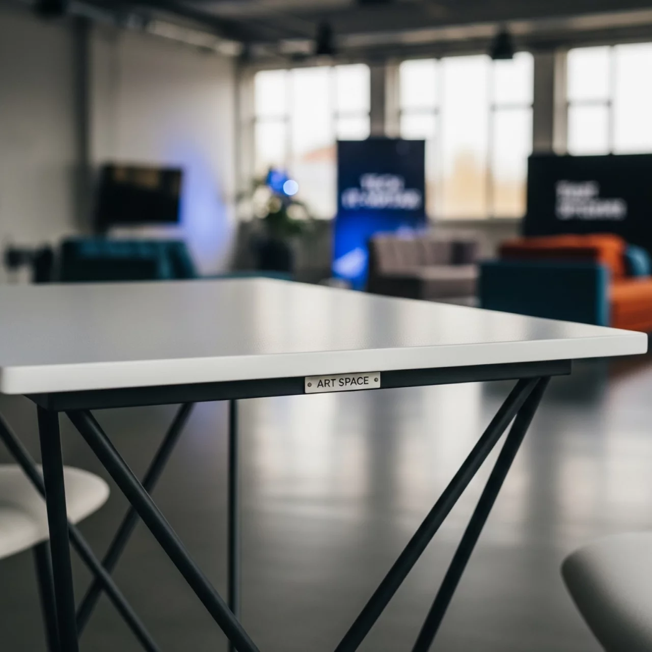 Аренда Стол раскладной Angle керамика металл белый в Ледовом дворце «Айсберг» — ART SPACE