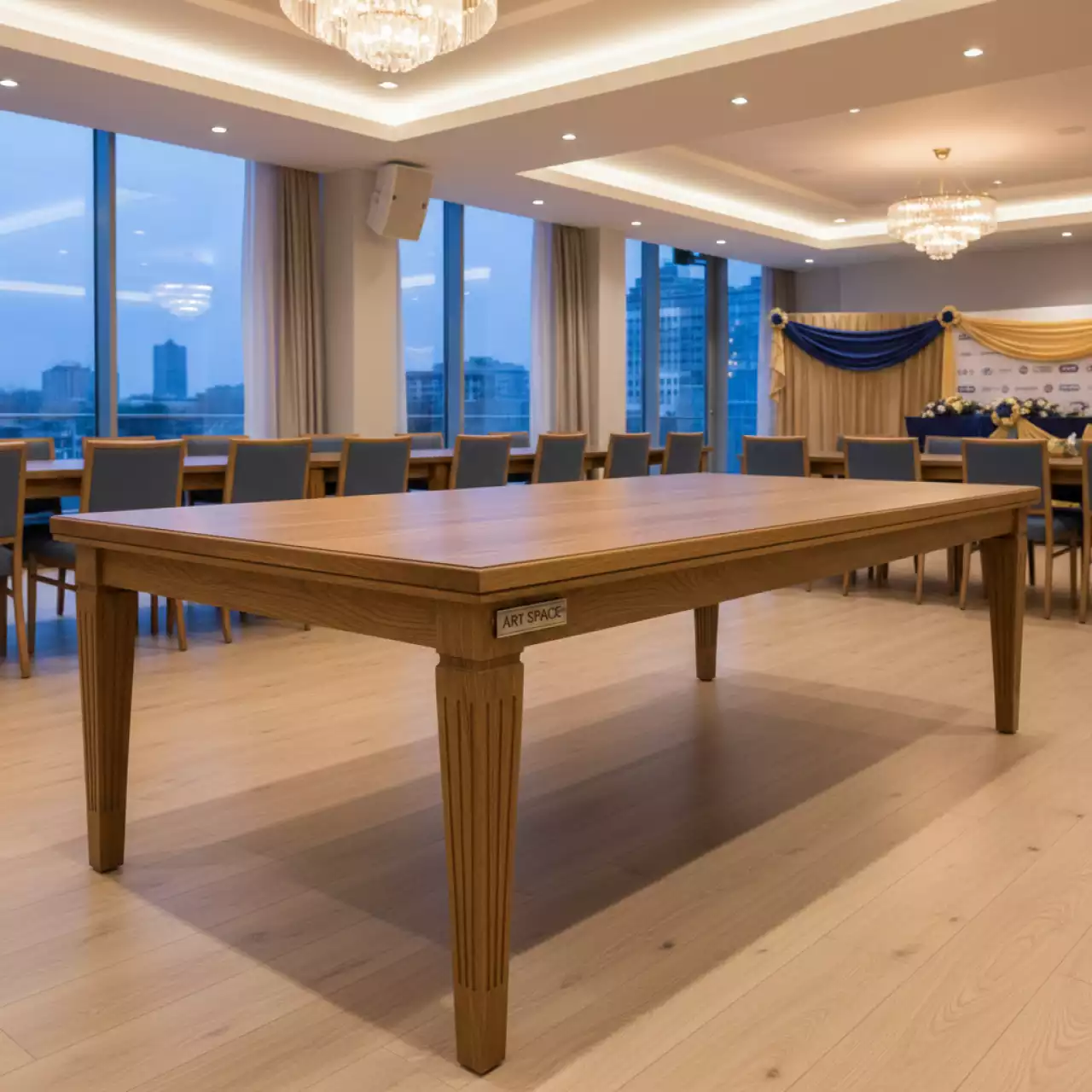 Аренда Стол раздвижной ЛДСП Дуб Галифакс табак Армад 1400х800 в Panorama by Mercure — ART SPACE