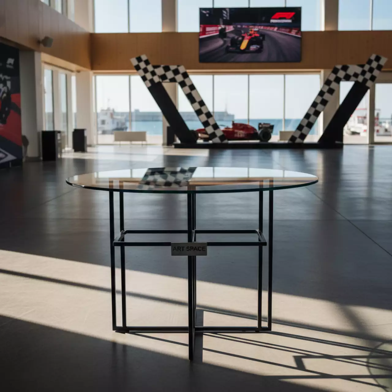 Аренда Стол Rozana с прозрачным стеклом в зале «Чайка» (Морпорт) — ART SPACE