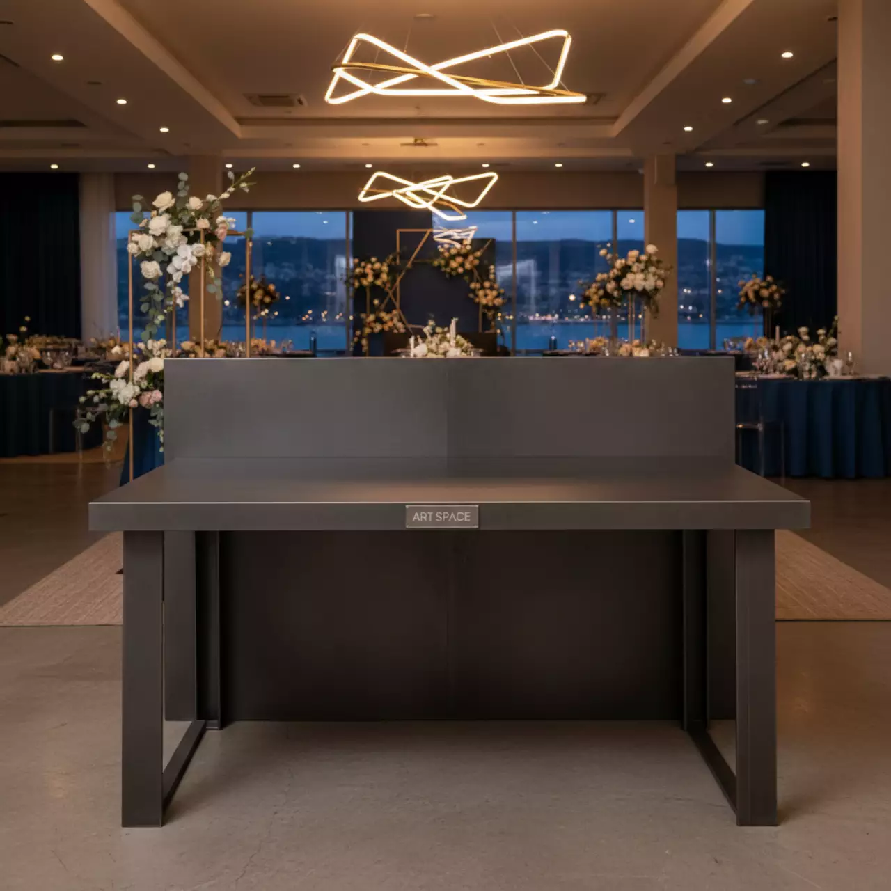 Аренда Стол с экраном из металла шамони темный 1000х600 в Mercure Сочи Центр — ART SPACE