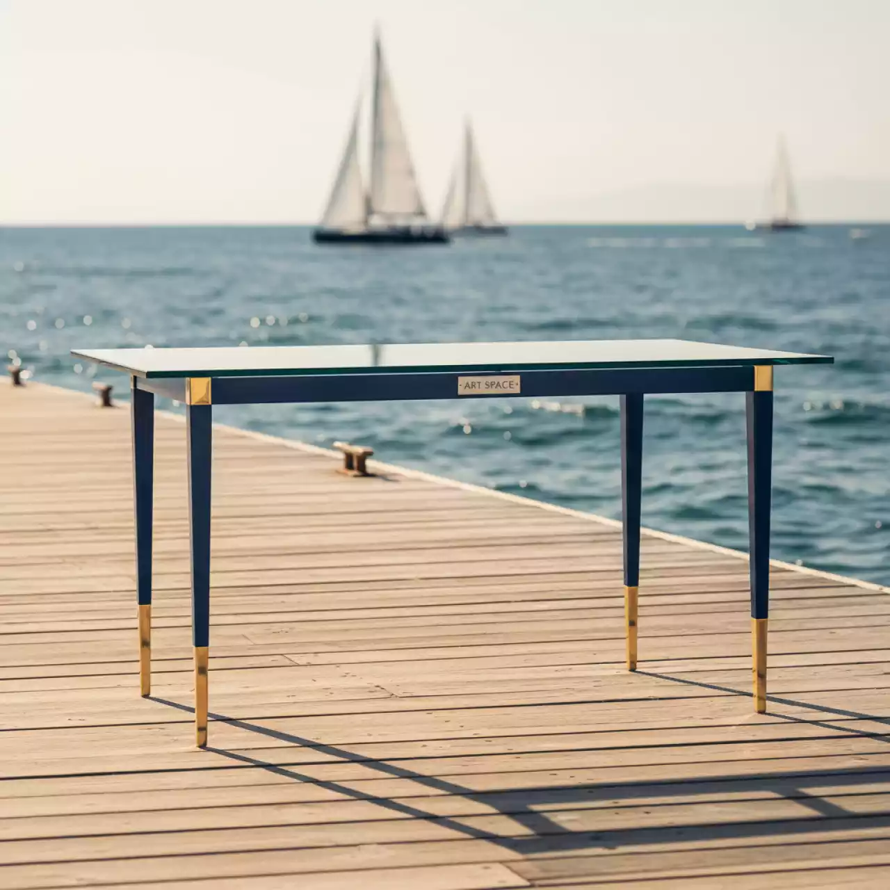 Аренда Стол с прозрачным стеклом Rozana на парусной регате (Сочи) — ART SPACE
