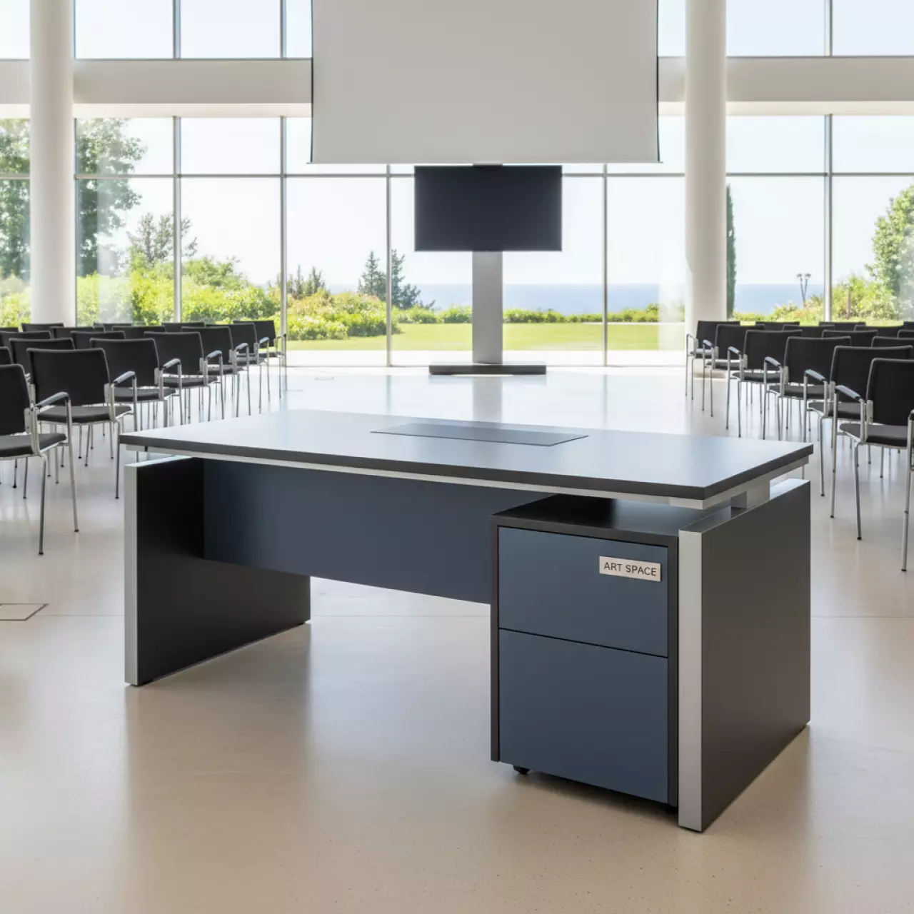 Аренда Стол с тумбой в Radisson Blu Resort & Congress Centre — ART SPACE