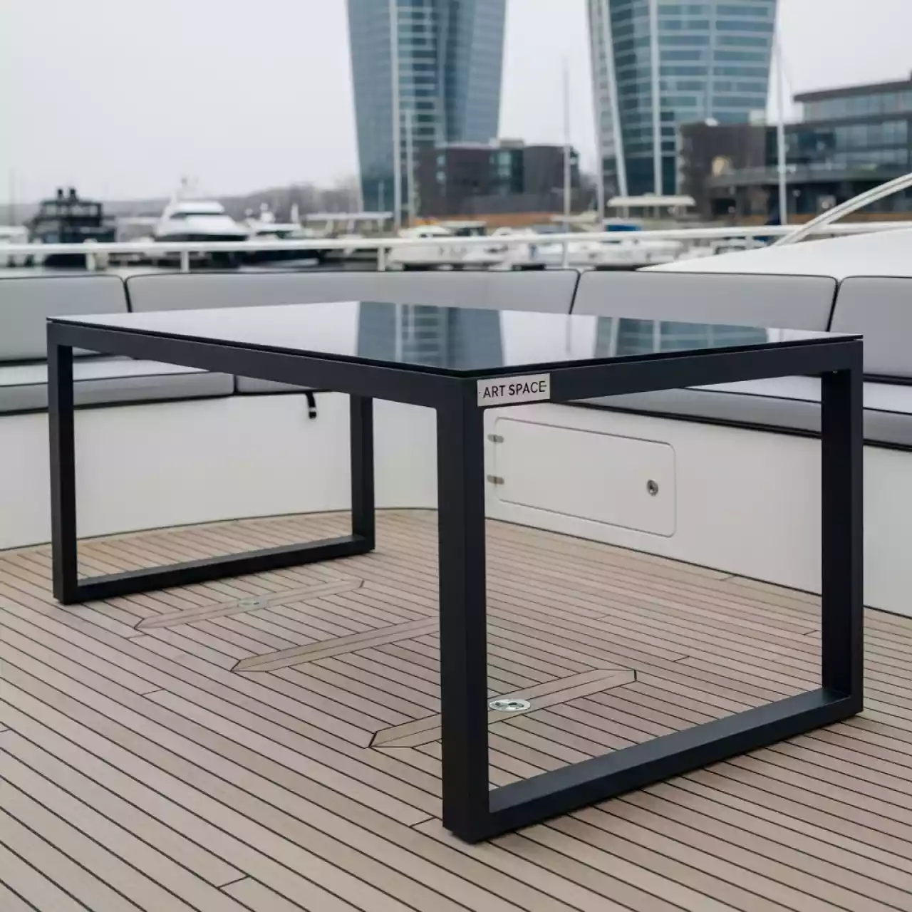 Аренда Стол садовый металл стекло черный серый 150х90х72 см на VIP-яхте (Имеретинский порт) — ART SPACE